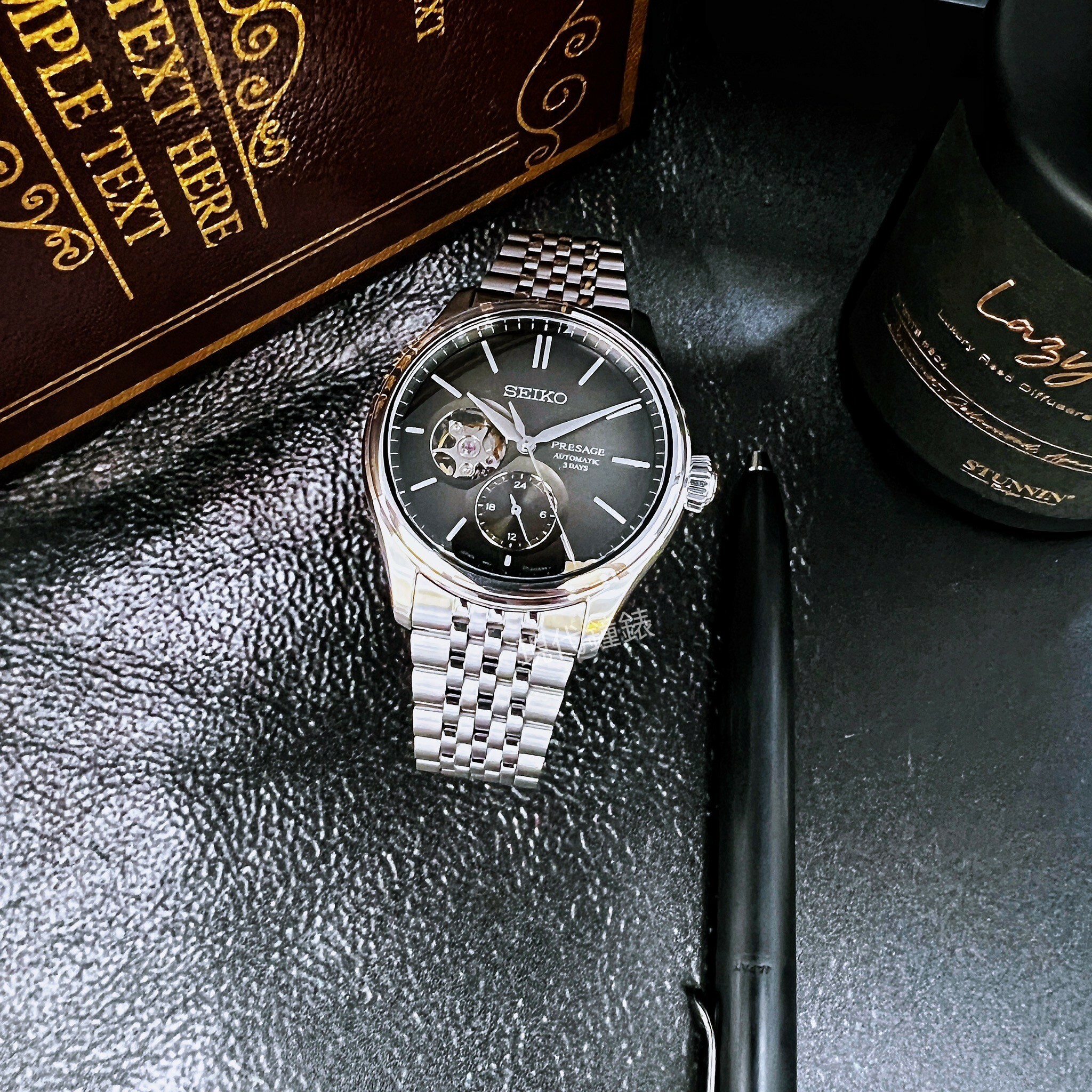 【SEIKO 精工】Presage 職人系列絲綢面盤開芯機械錶 6R5J-00C0D  40.2mm現代鐘錶