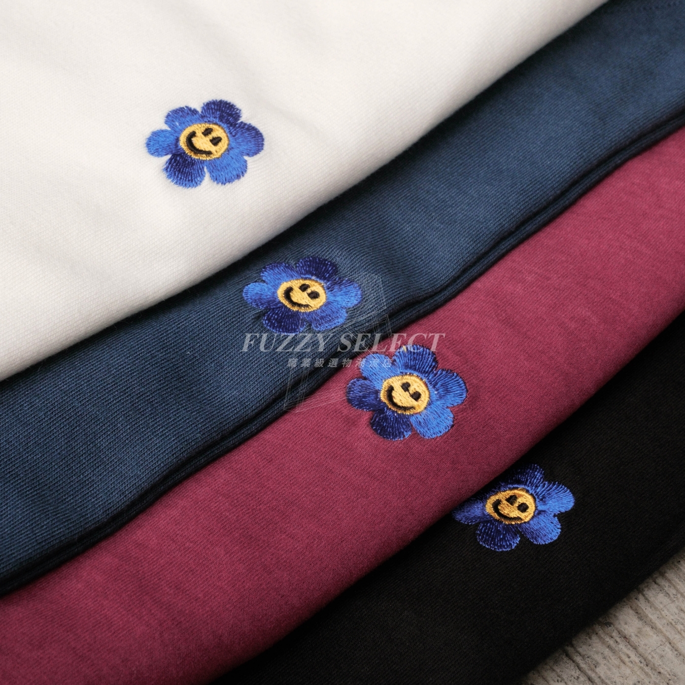 【逢甲 FUZZY】小花 Tee 潮流 日常 美式 圖案 刺繡 Logo 花朵 笑臉 短T 短Tee 黑 白 酒紅 藍