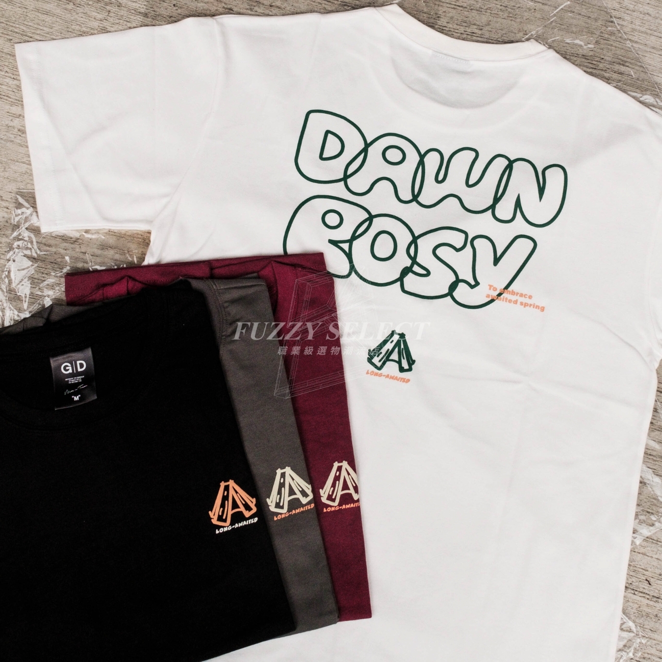 【逢甲 FUZZY】露營 Tee 潮流 日常 美式 圖案 Logo 小A屋 帳篷 短T 短Tee 黑 白 灰綠 酒紅
