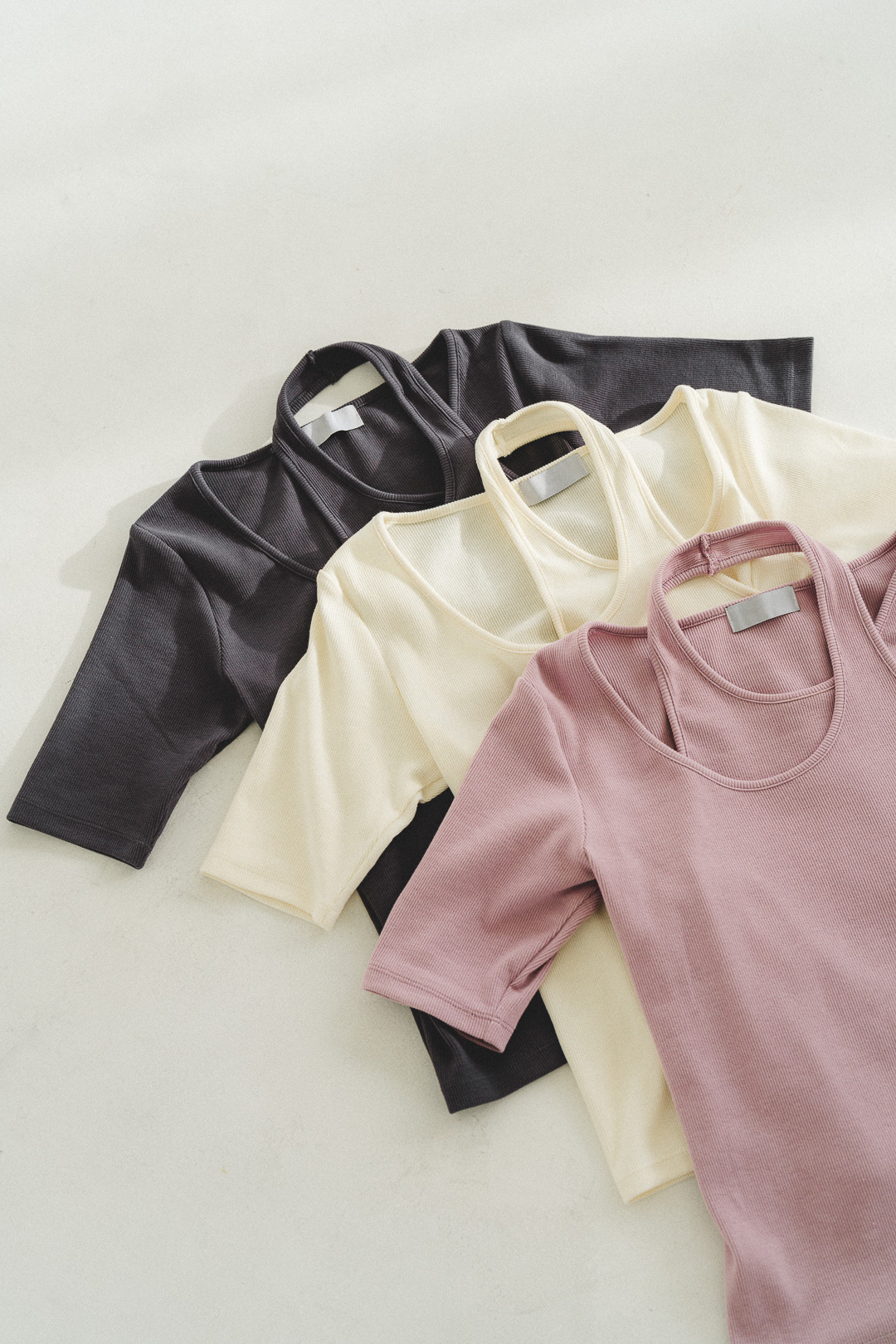 必收 ！繞頸設計感羅紋衣(三色)