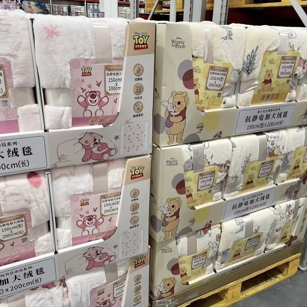 正版授權 迪士尼 皮克斯 草莓熊 抗靜電絨毛毯