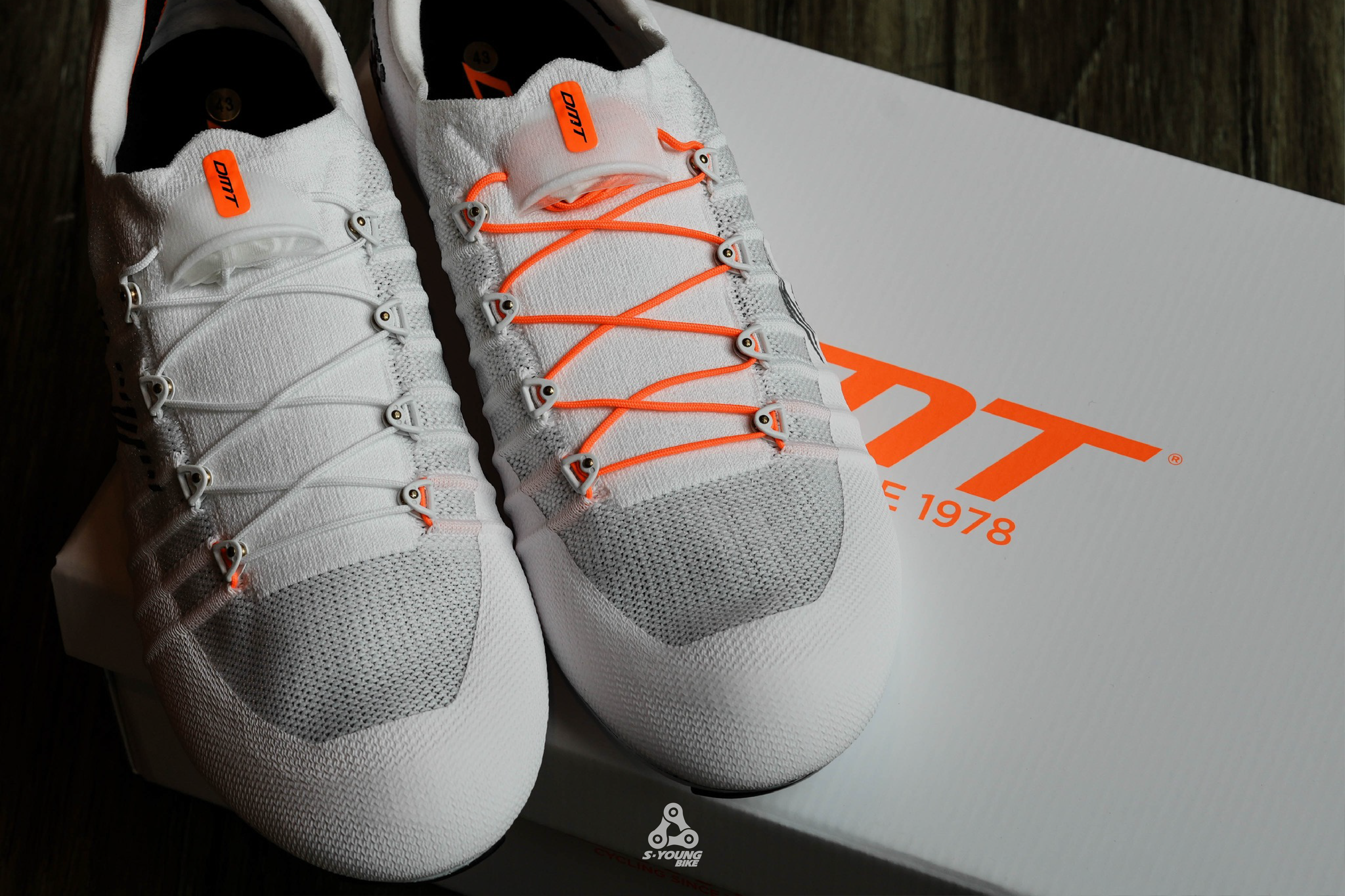 値下げ【未使用】DMT POGI'S 　白　サイズ44 DMT ( ディーエムティー ) ビンディングシューズ POGI'S ( ポギーズ