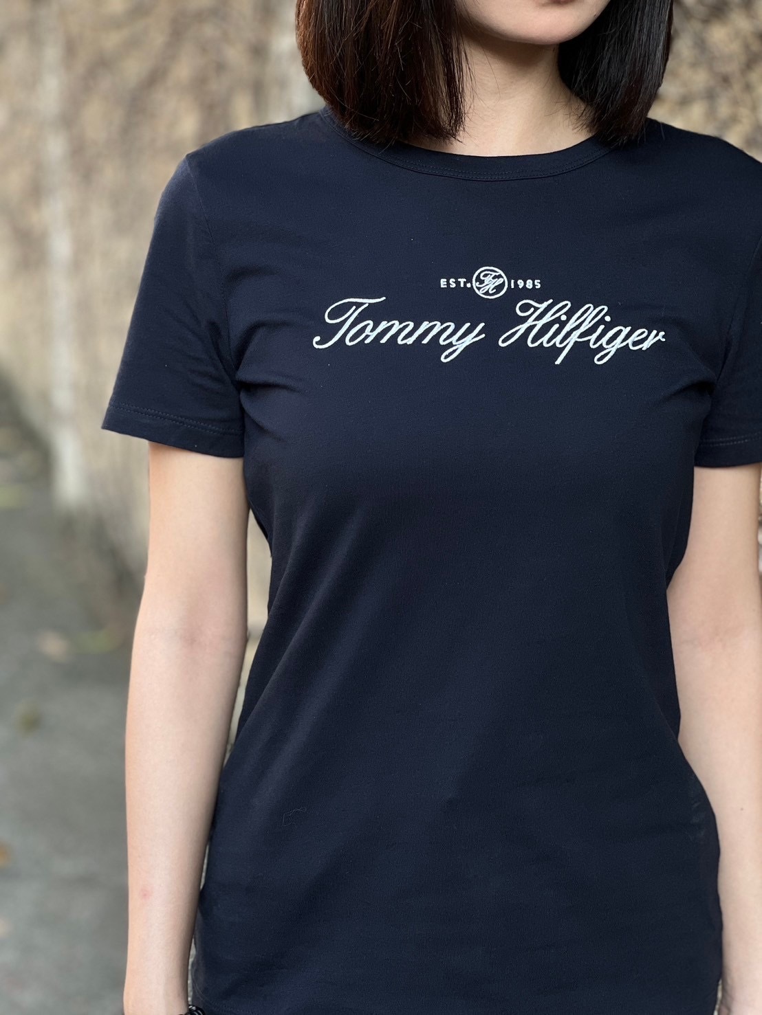 Tommy Hilfiger 電繡圓圈草寫字母 女款 短袖上衣 短T
