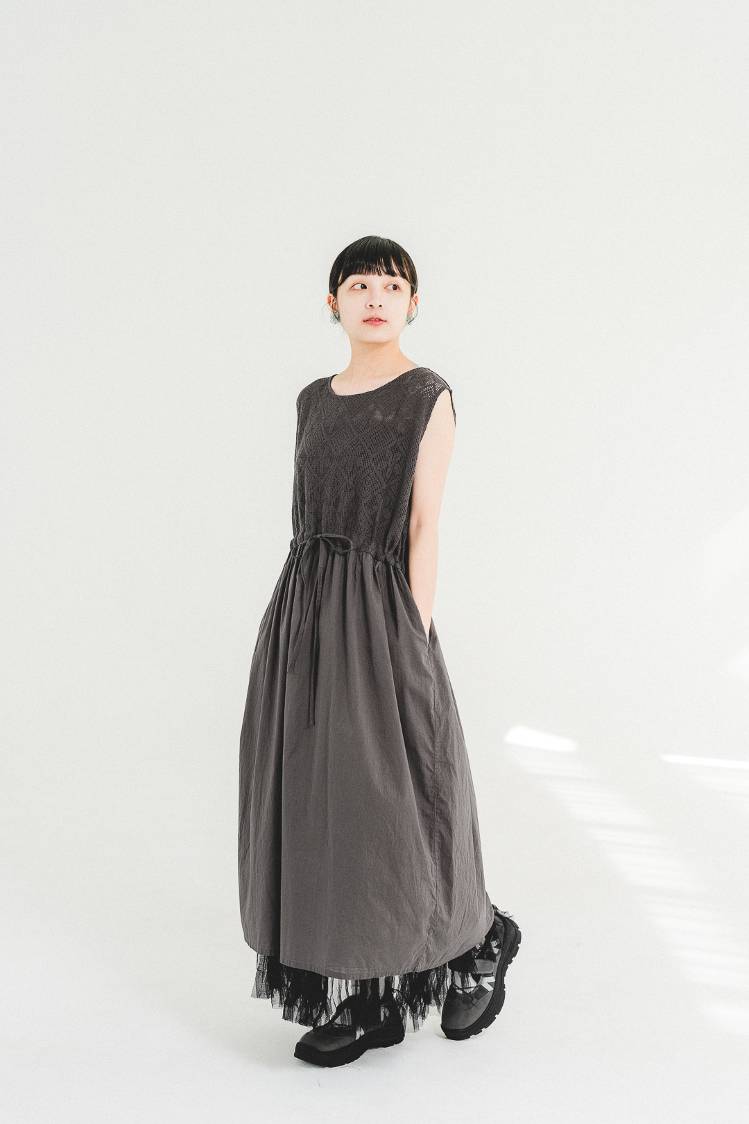 森林裡的下午茶！鉤花編織連衣裙(兩色-木炭)