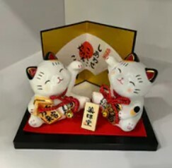 [S] GEMZ & CO ETRL YAKUSHIGAMA FORTUNE CAT DISPLAY, SET OF 2 CATS, V99 (V99)