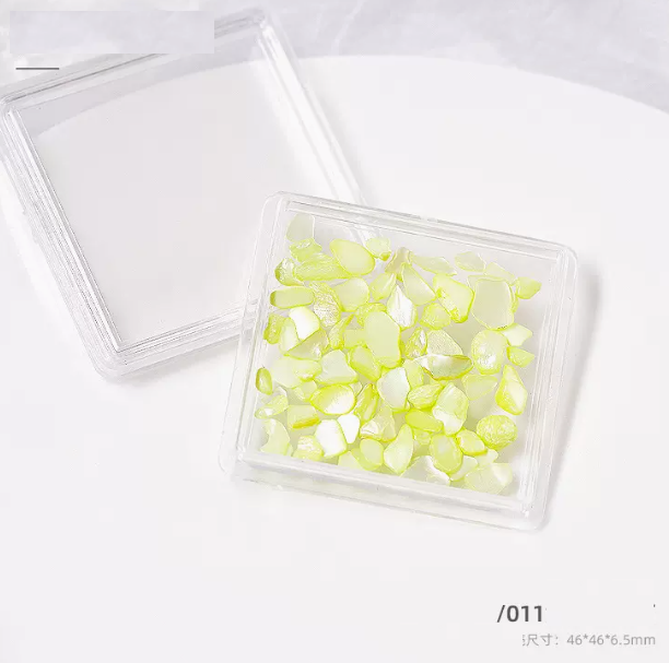 爆款美甲飾品 不規則黃色貝殼石011（單格裝）