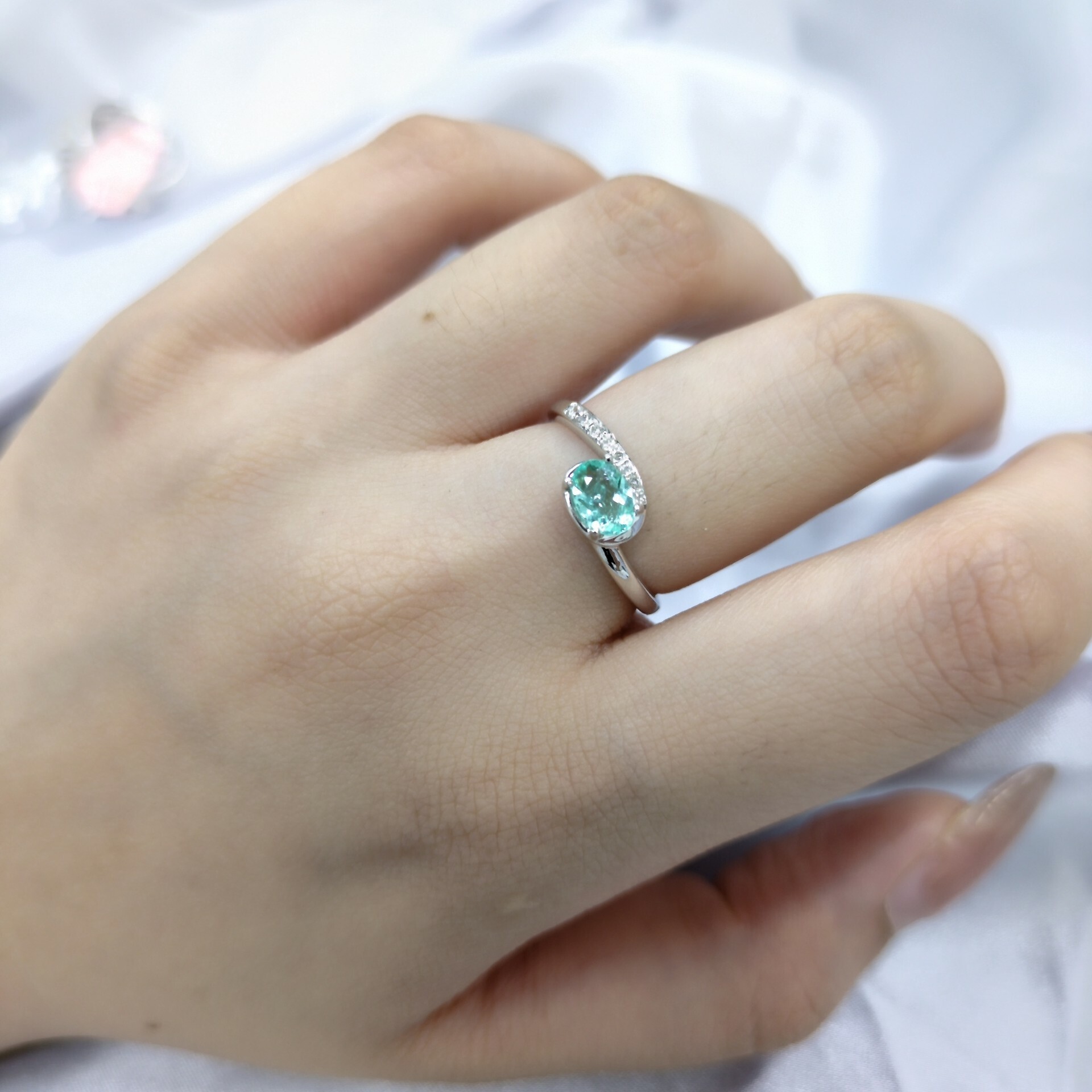 18K White Gold 0.39ct Paraiba and Diamond Ring