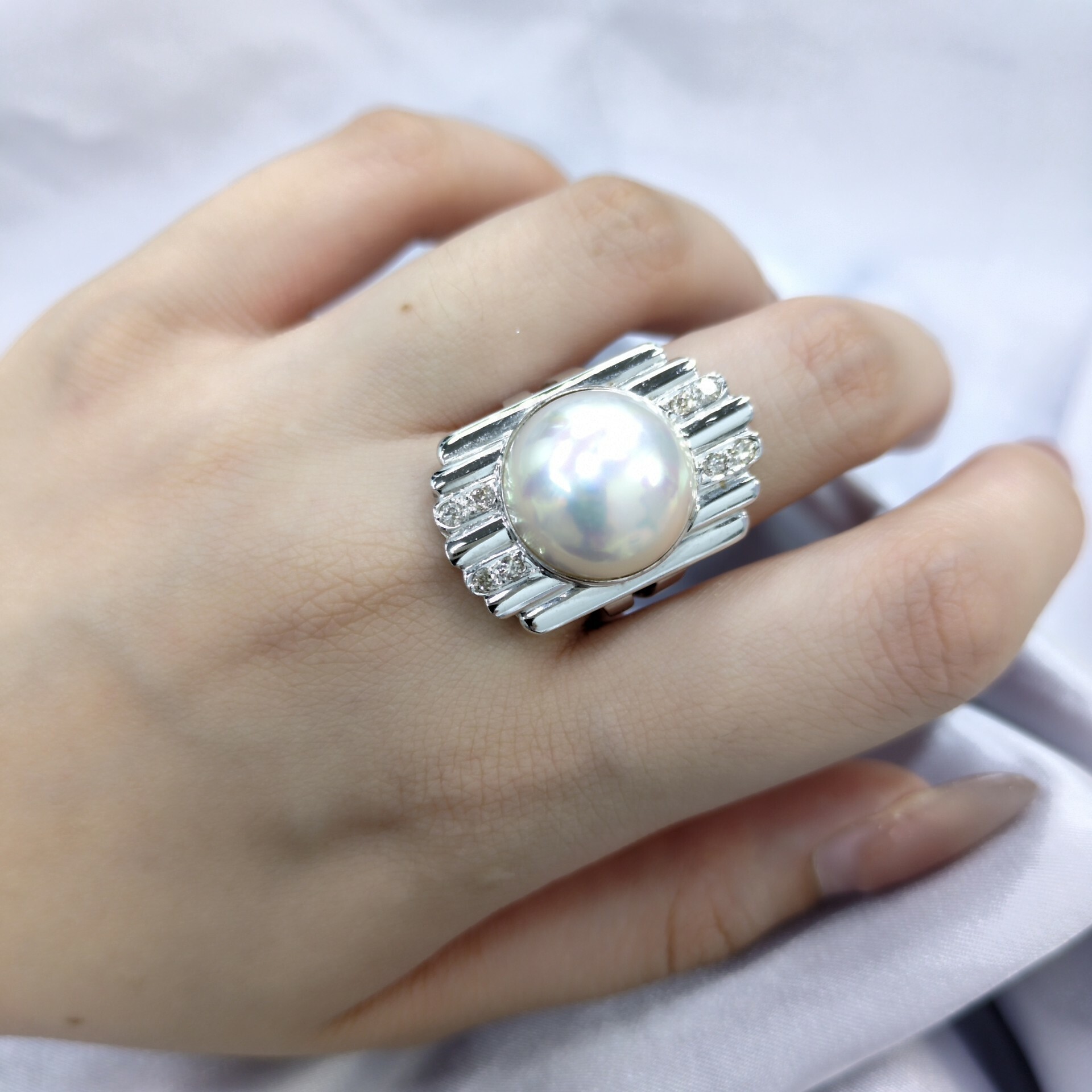 18K White Gold 0.28ct Diamond and Pearl Ring