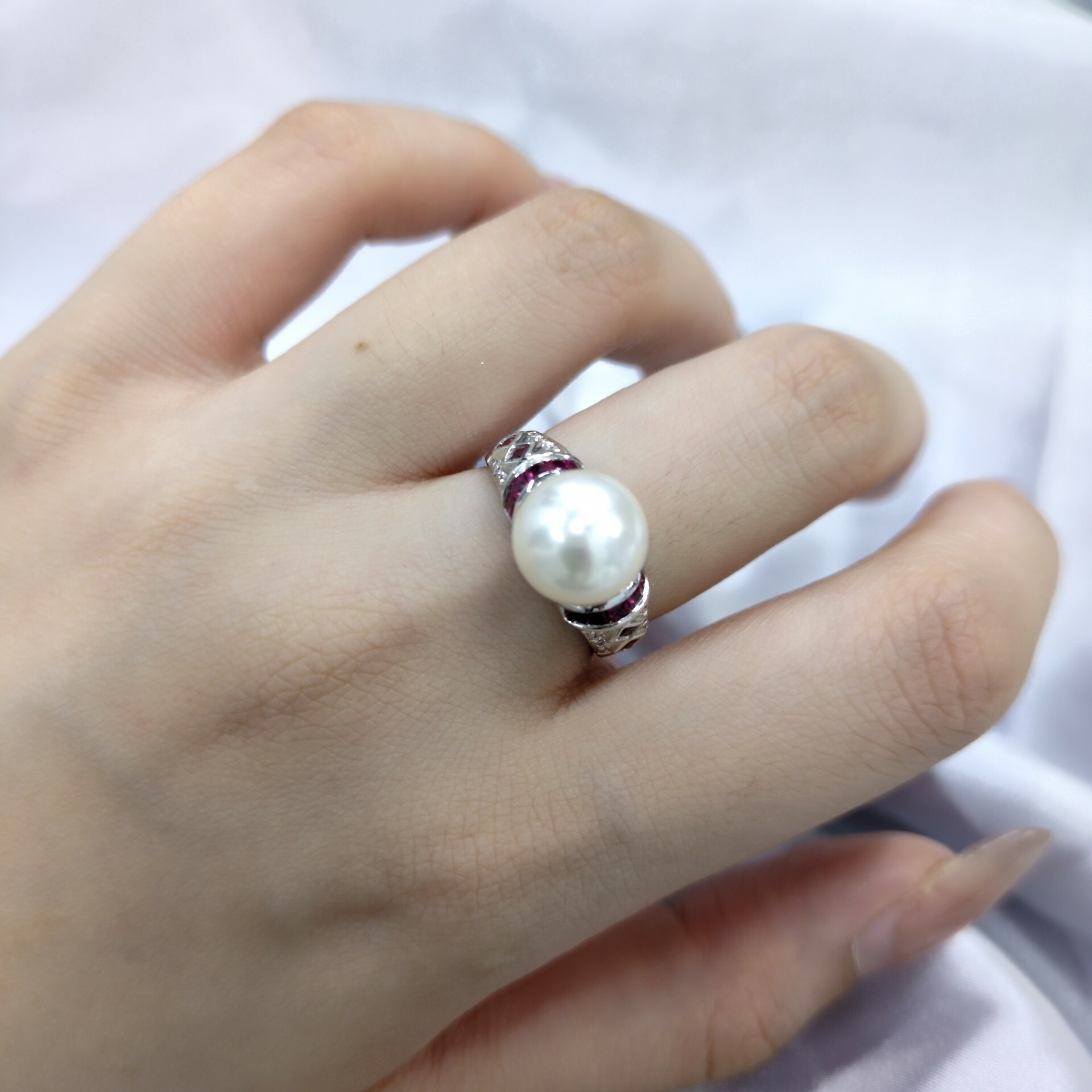 18K White Gold 0.10ct Diamond ,Ruby and Pearl Ring