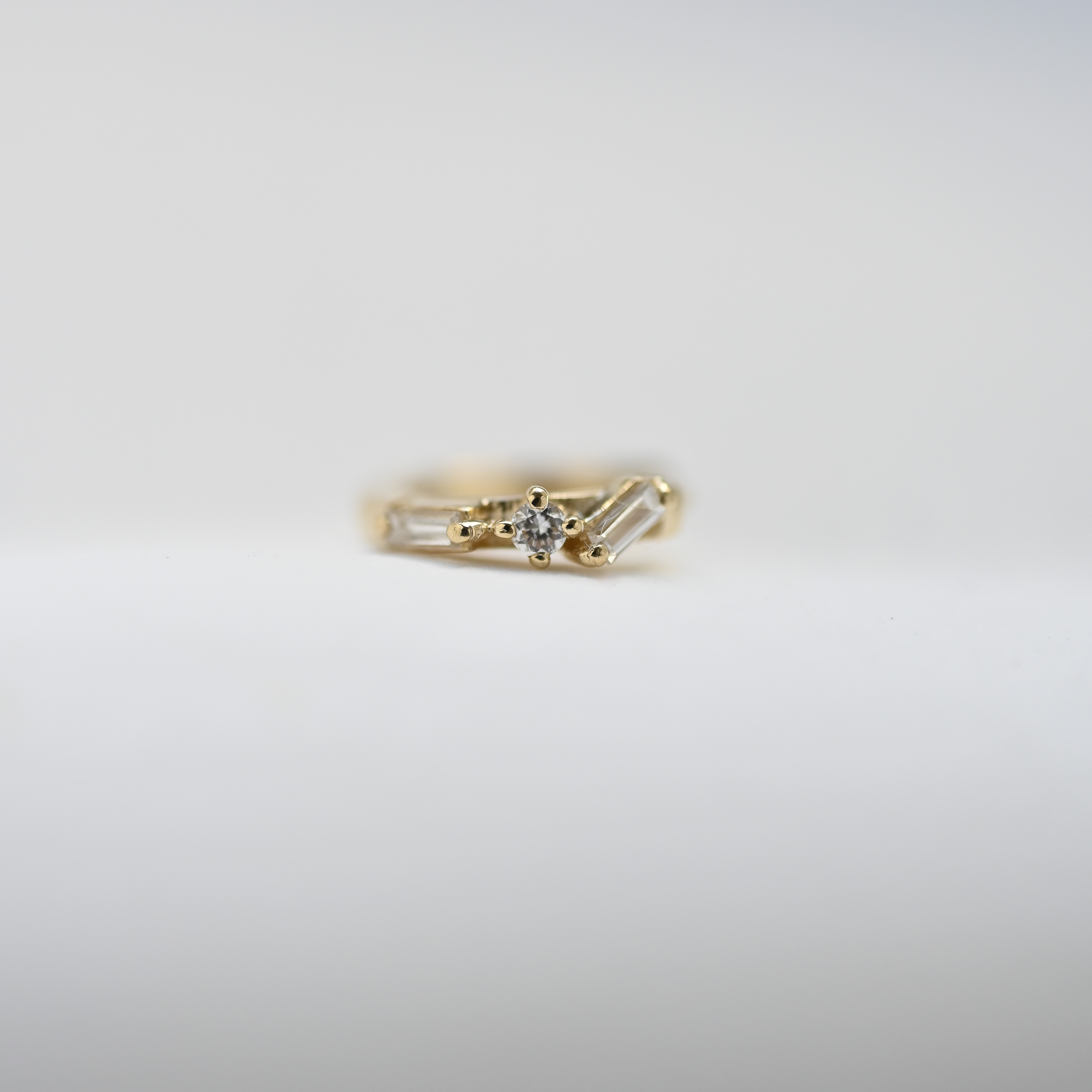18K Tharo Diamond Earring