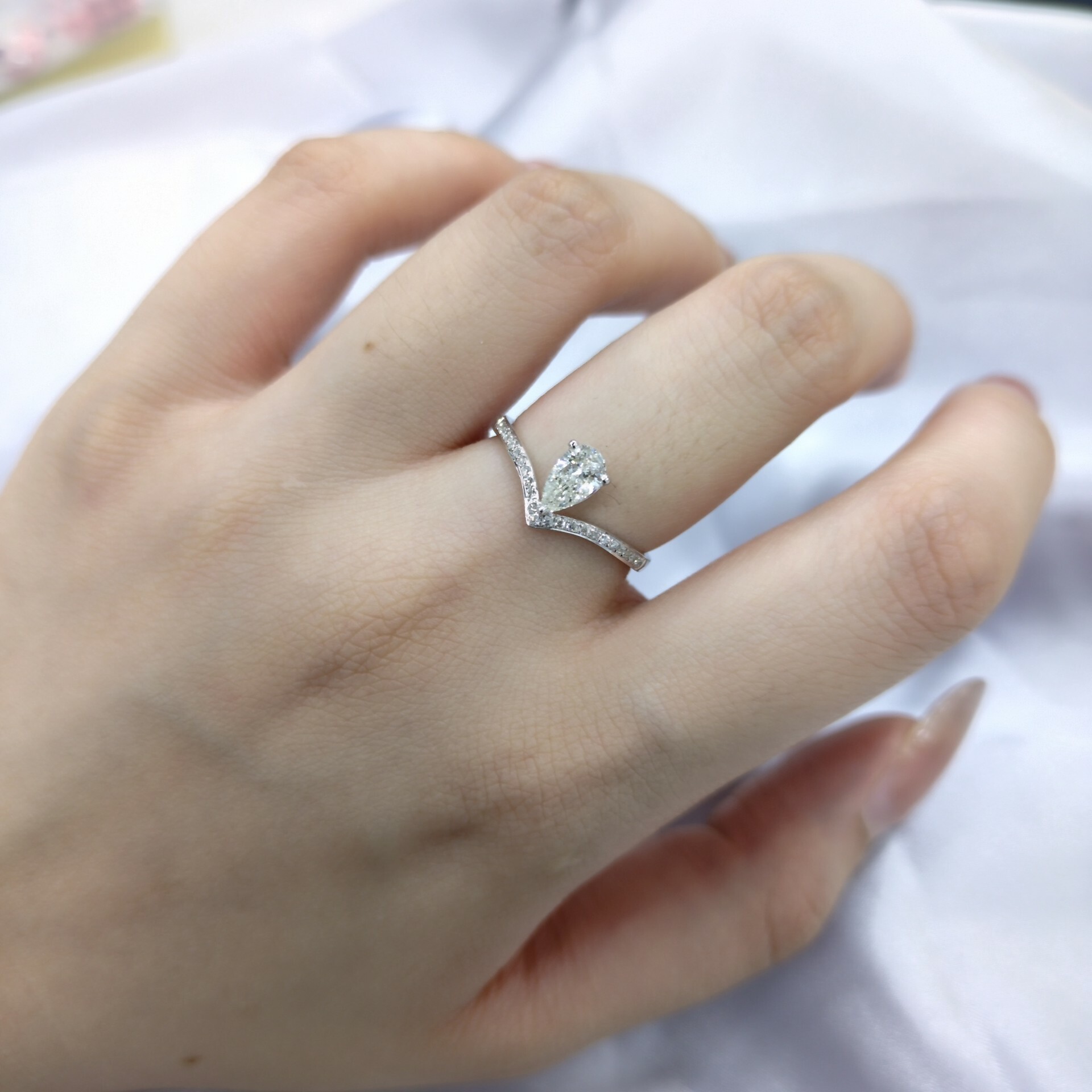 18K White Gold 0.52ct Pear Shaped Diamond Ring