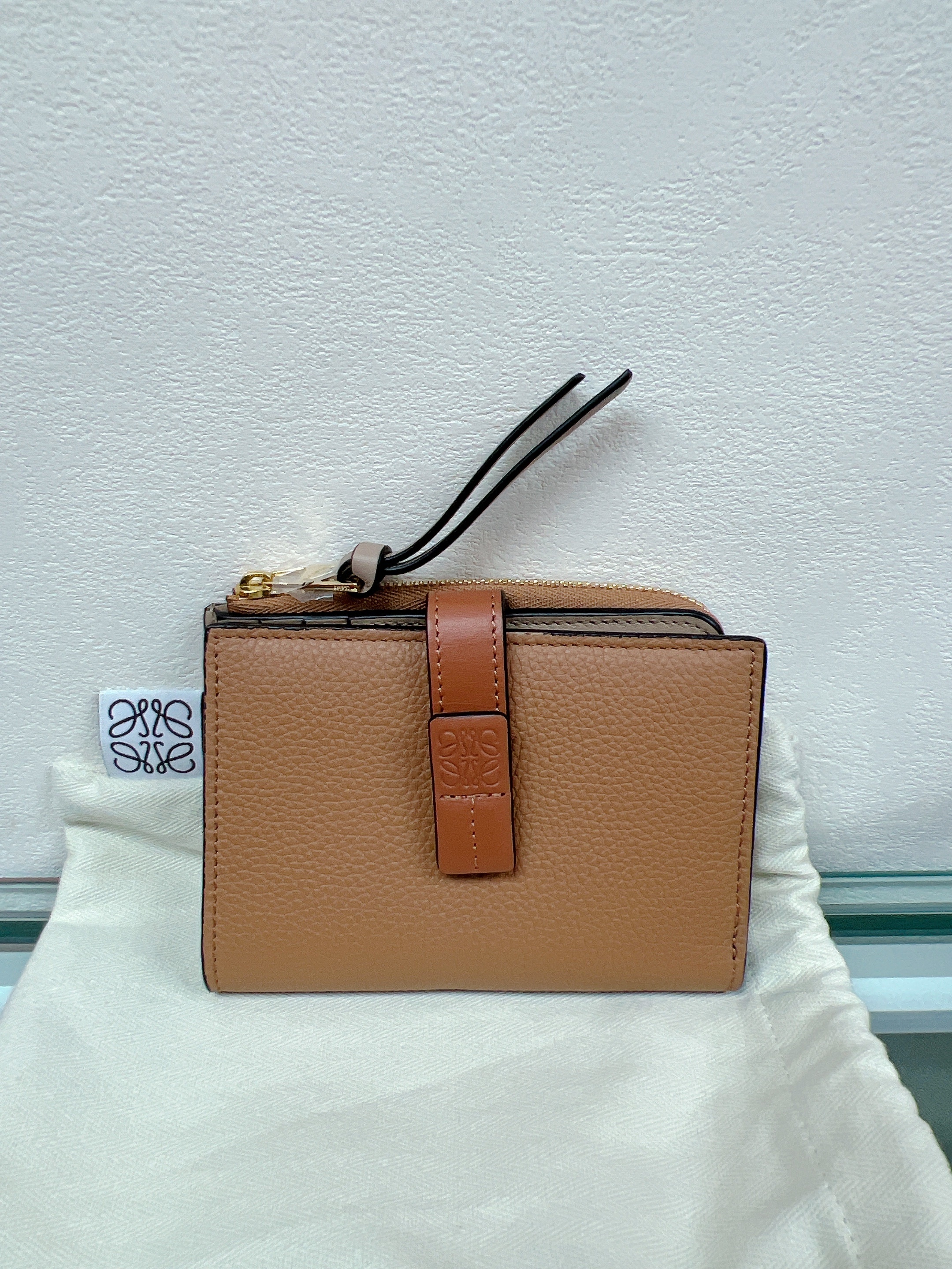 Loewe compact wallet tan
