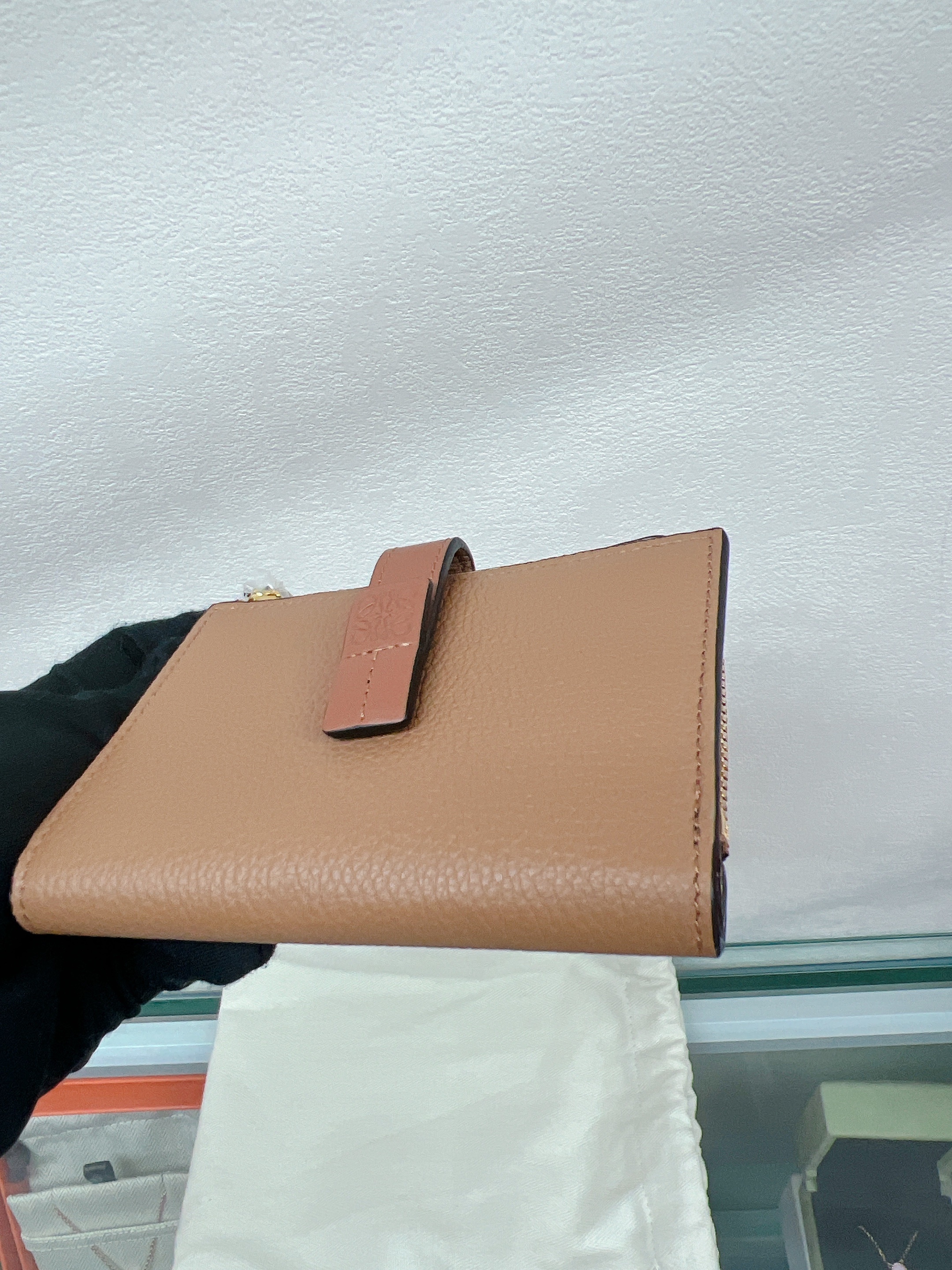 Loewe compact wallet tan