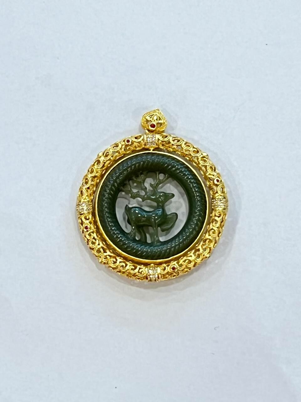 [S] GEMZ & CO ZBA NEPHRITE DEER CARVING PENDANT WITH GOLD CASING, Y57 (Y57)