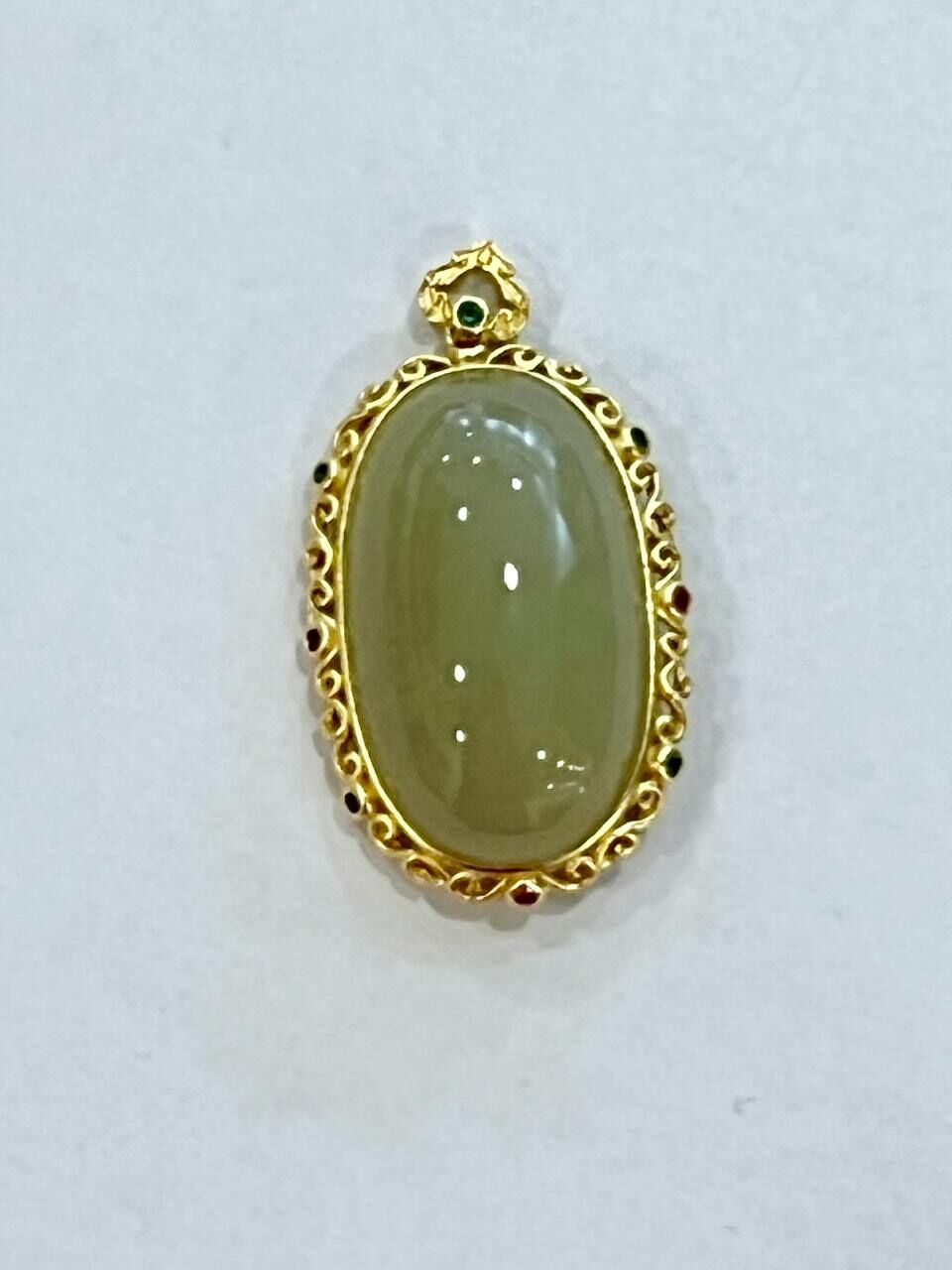 [S] GEMZ & CO ZBA OVAL-SHAPED NEPHRITE PENDANT WITH GOLD CASING, Y59 (Y59)