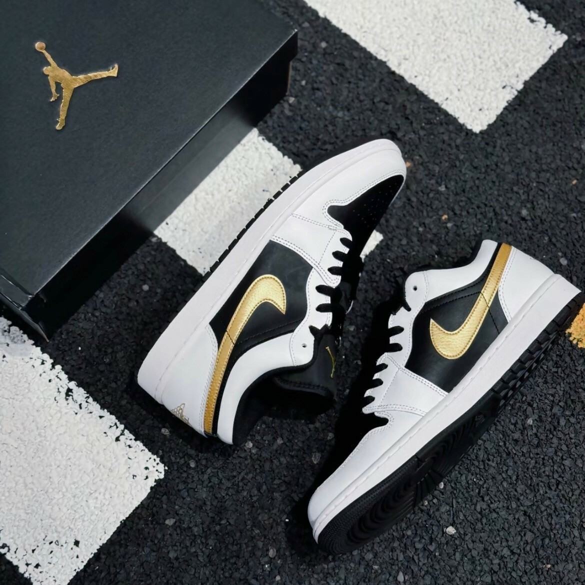 Nike Air Jordan 1 Low White Black Metallic Gold 白黑金 反轉熊貓 金勾 AJ1 低筒休閒鞋