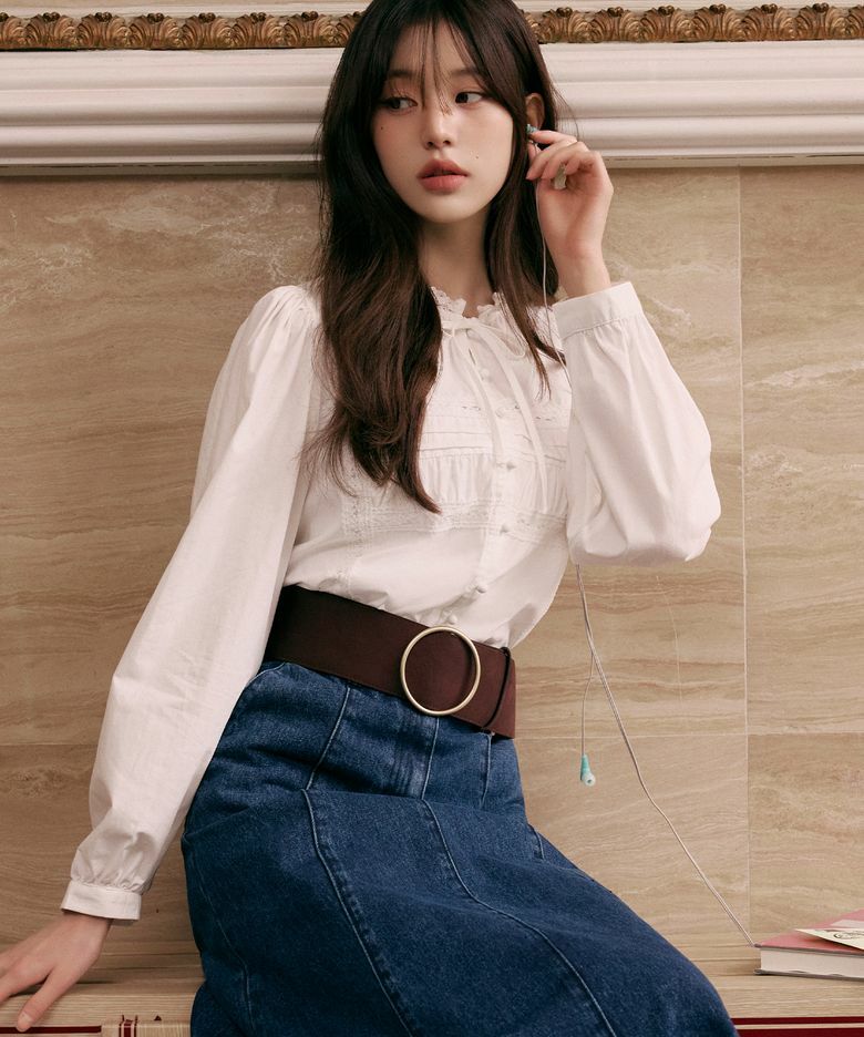 ROLAROLA HIGH NECK FRILL BLOUSE