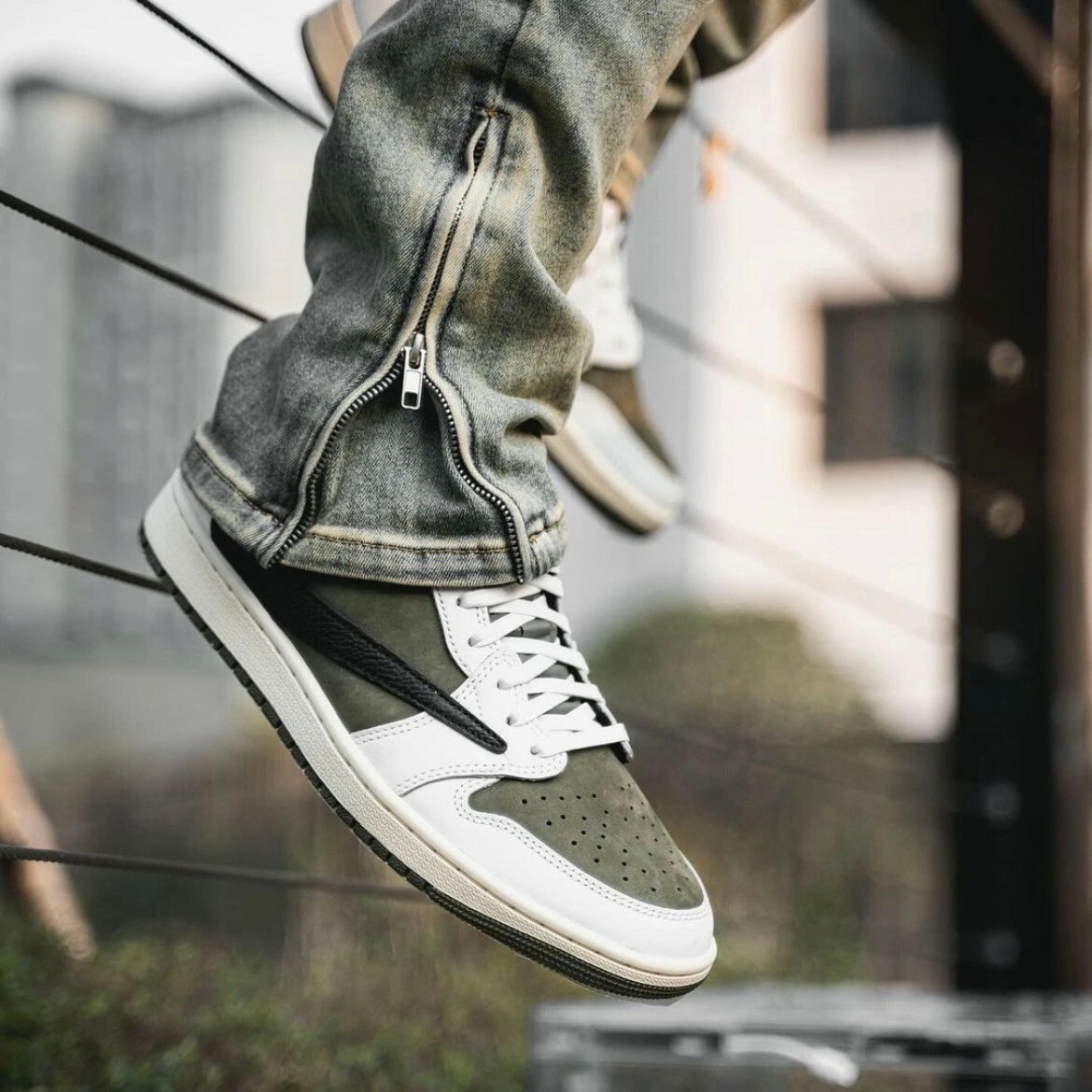 Nike x Travis Scott Air Jordan 1 Low OG Medium Olive 橄欖綠倒鉤 AJ1 聯名款 低筒休閒鞋