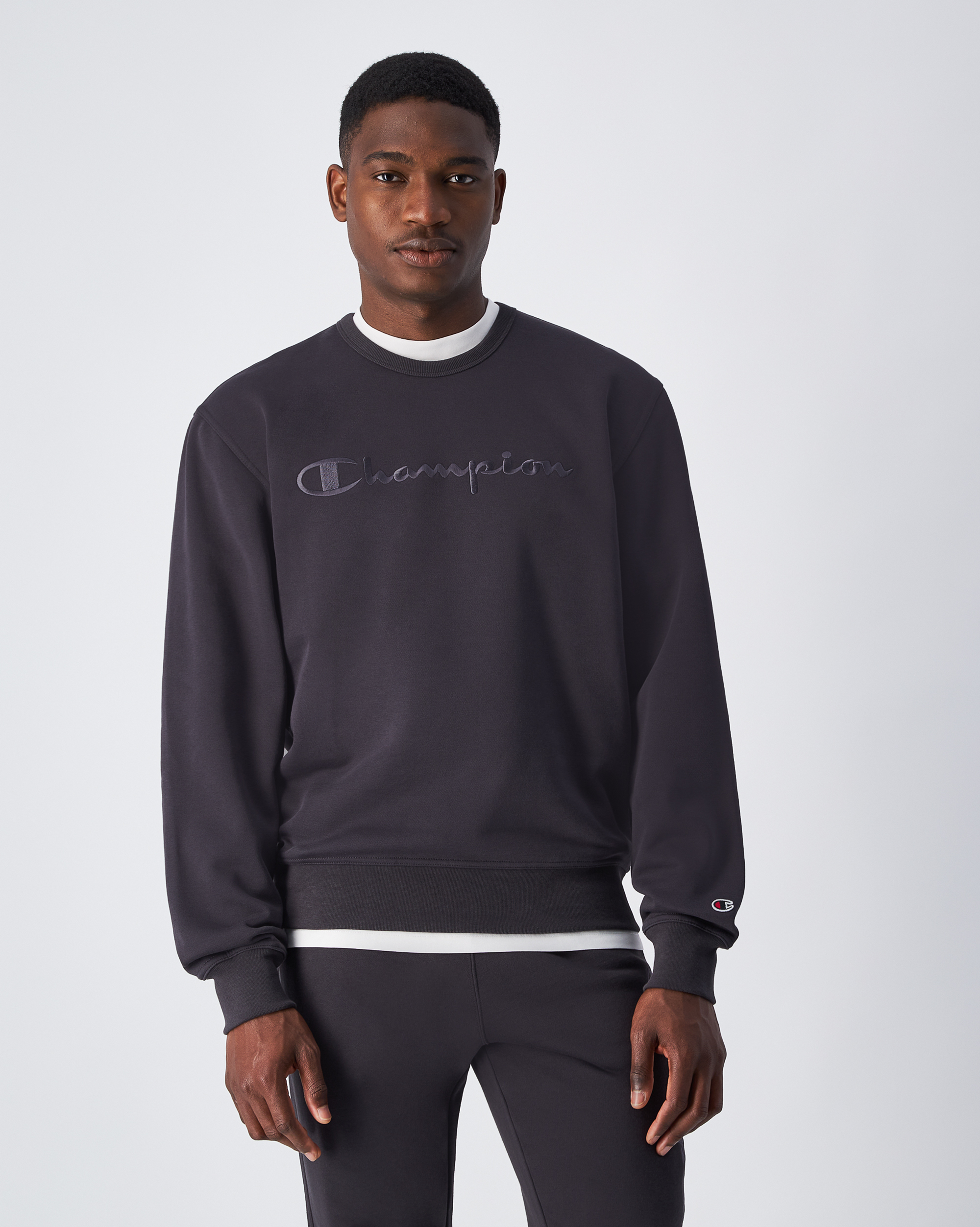 男款-LEGACY 刺繡經典同色圓領衛衣-黑色（220272-ES503）