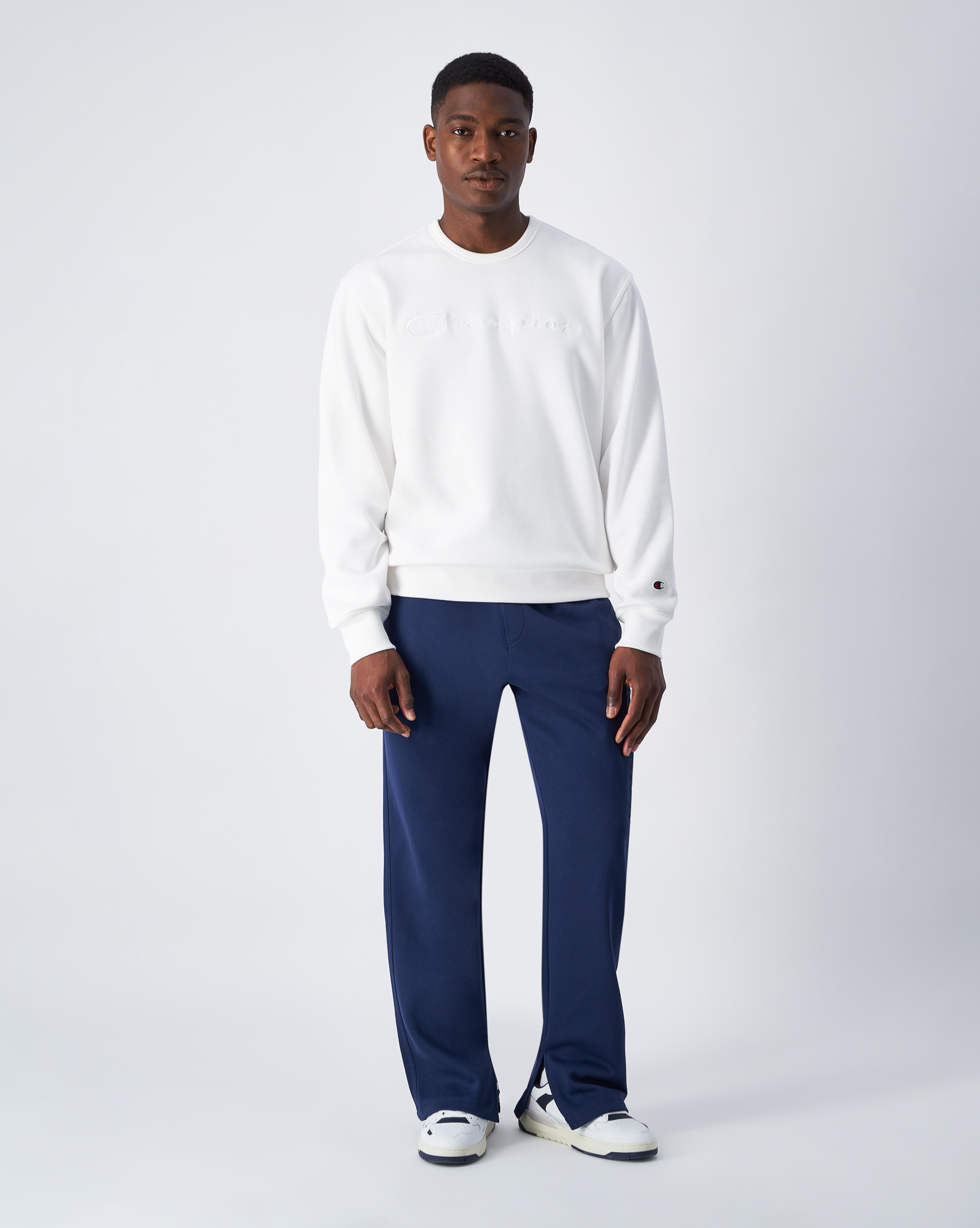 男款-LEGACY 經典同色刺繡圓領衛衣-象牙白（220272-WW036）