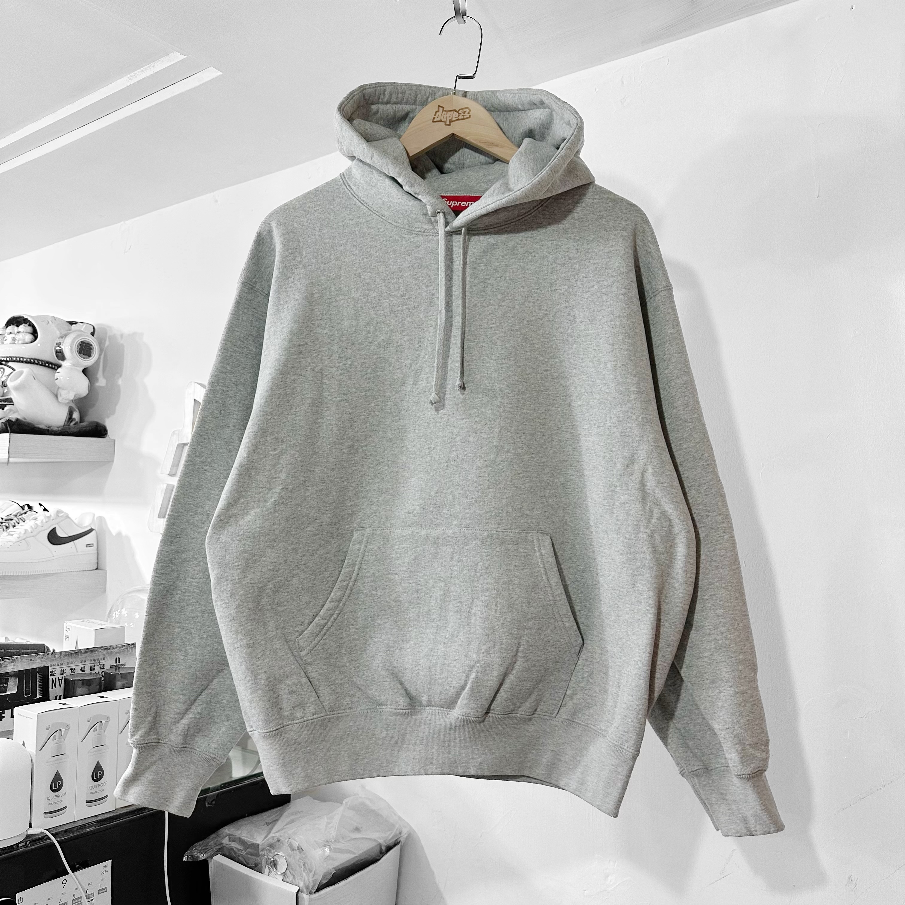 SUPREME  SATIN APPLIQUÉ HOODED SWEATSHIRT HEATHER GREY