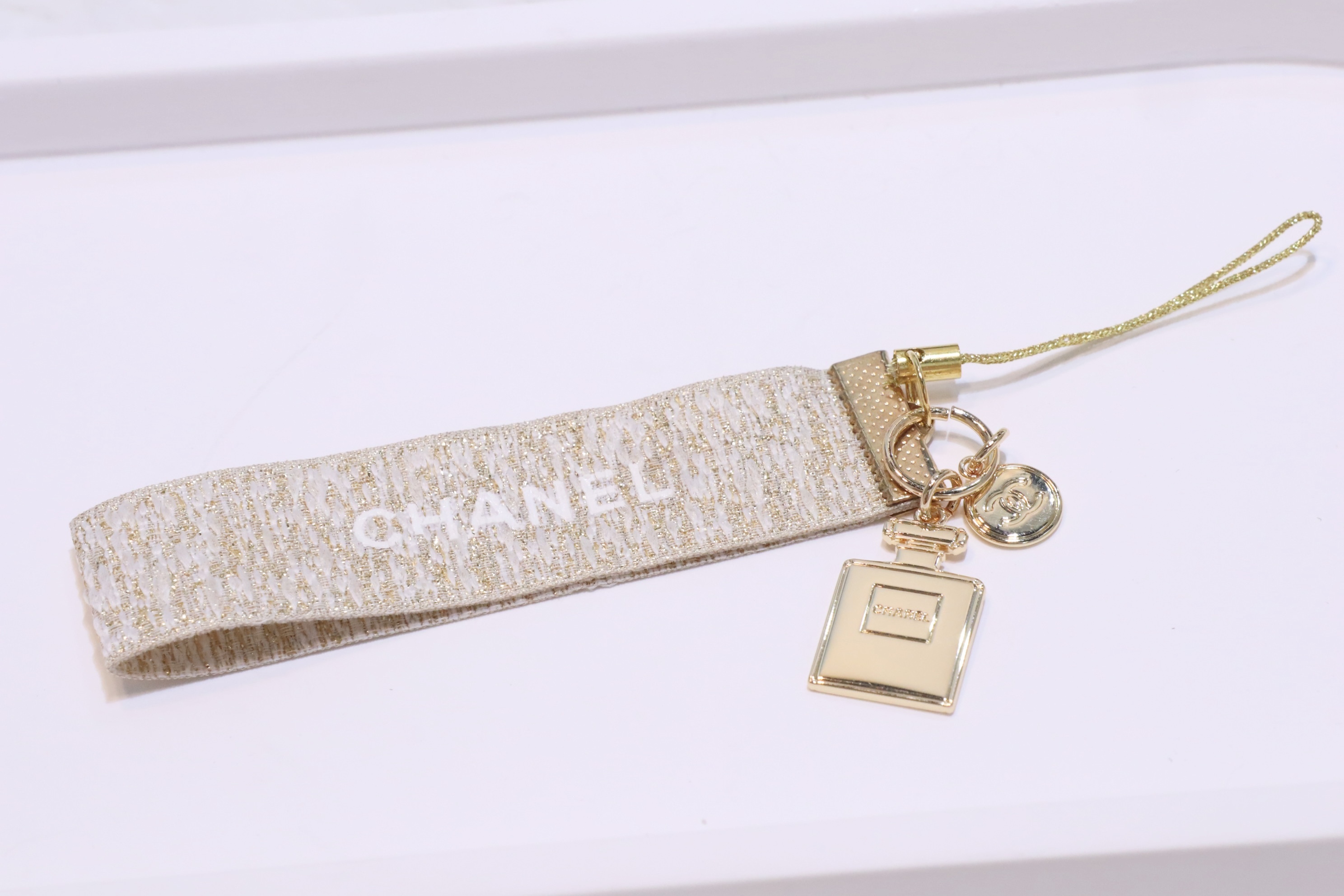 Chanel handmade 米白色電話繩🤍