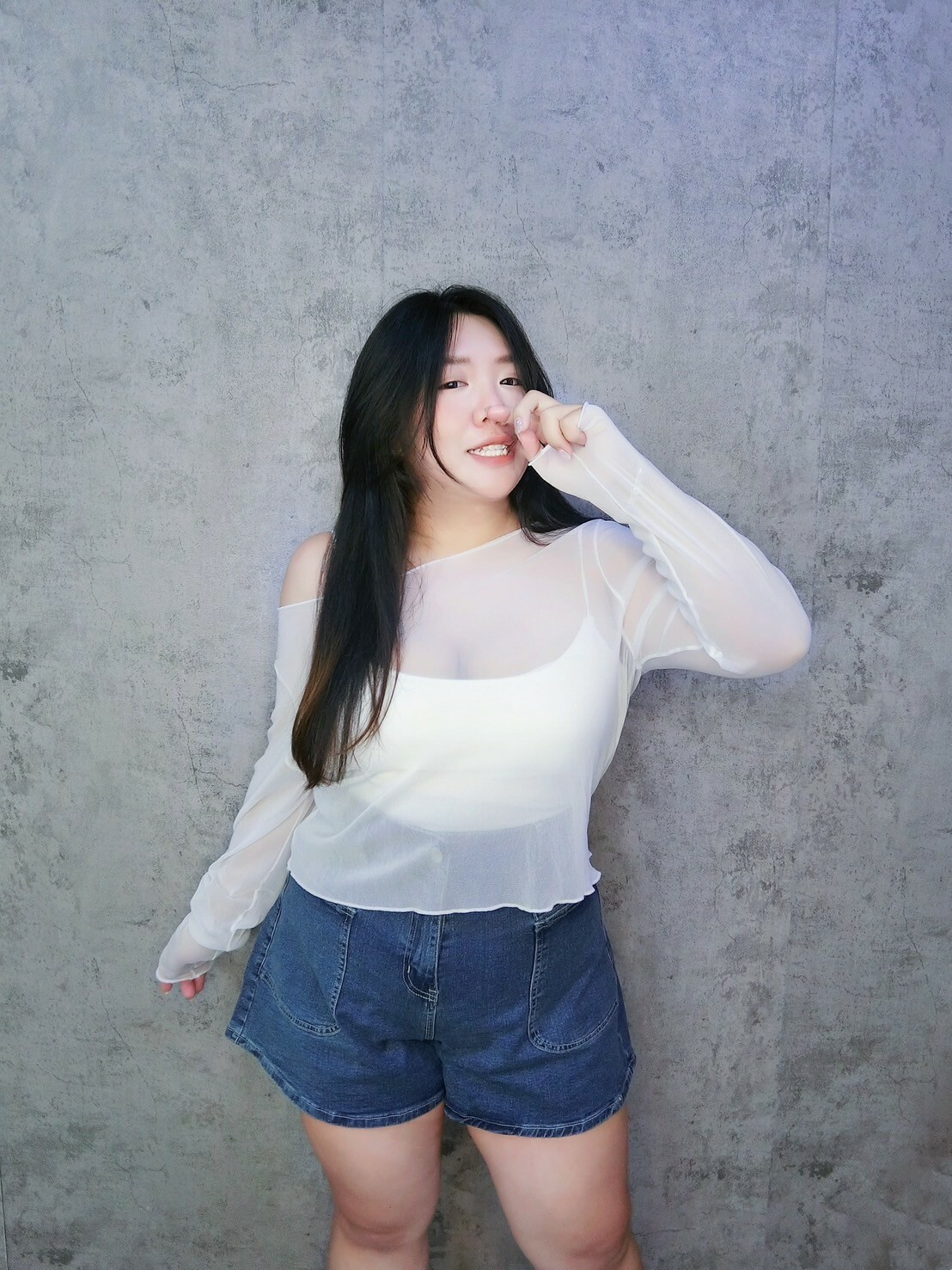 大口袋修身收腰牛仔短褲