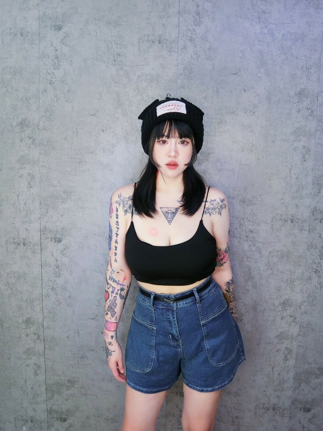 大口袋修身收腰牛仔短褲