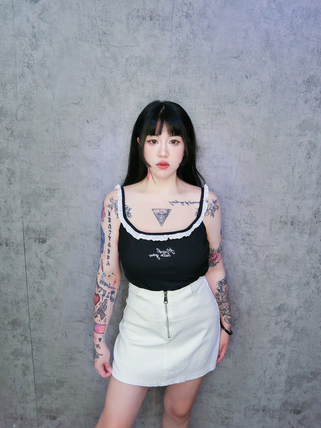 坑條刺繡蕾絲邊小可愛