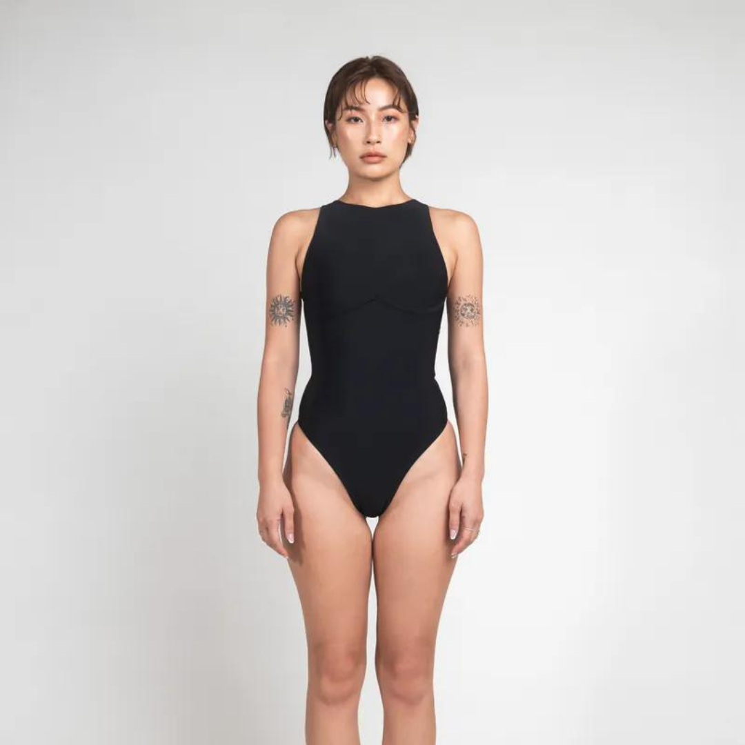 ▲TIMU 法式個性 削肩連身款 / Black 經典黑