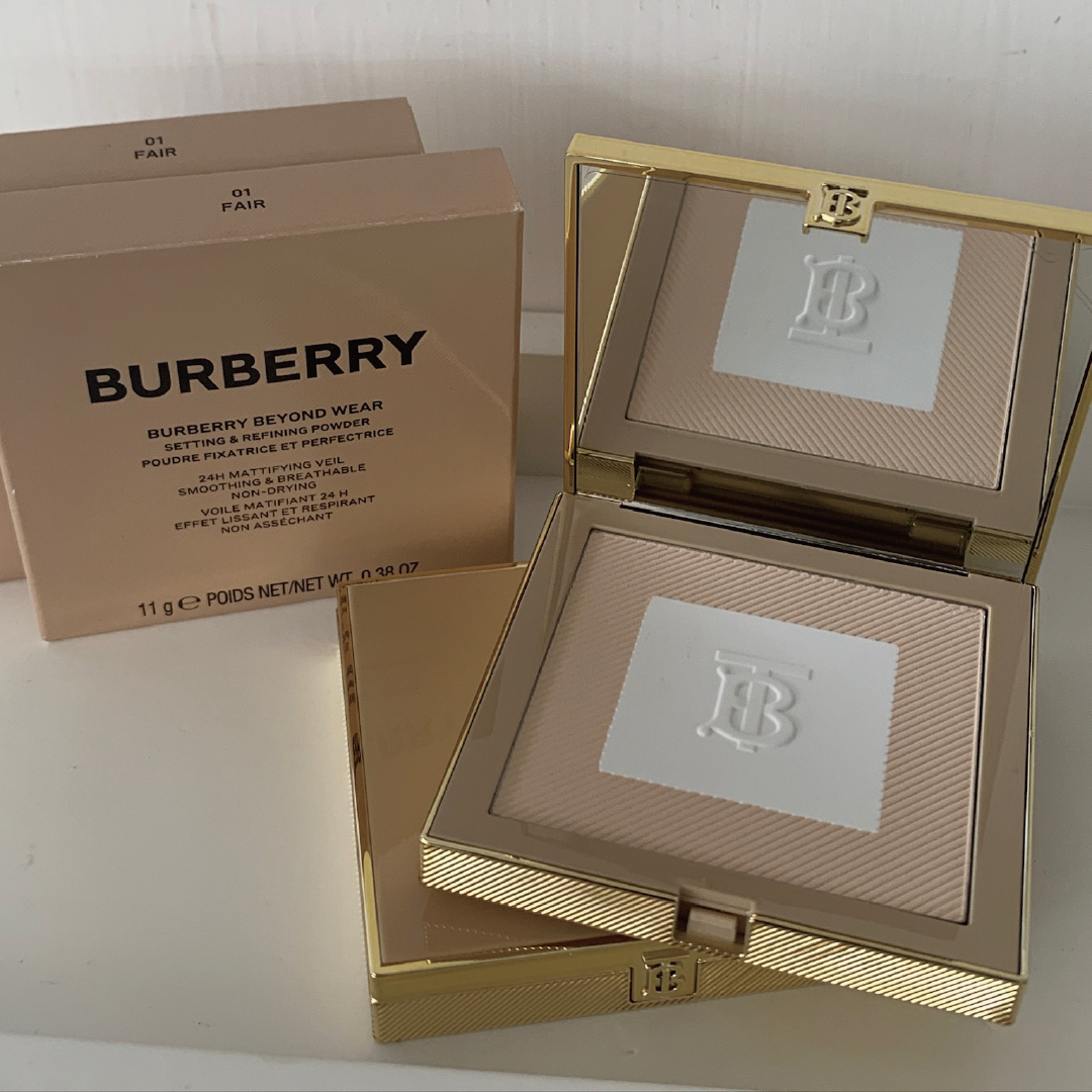 BURBERRY - 風衣粉餅