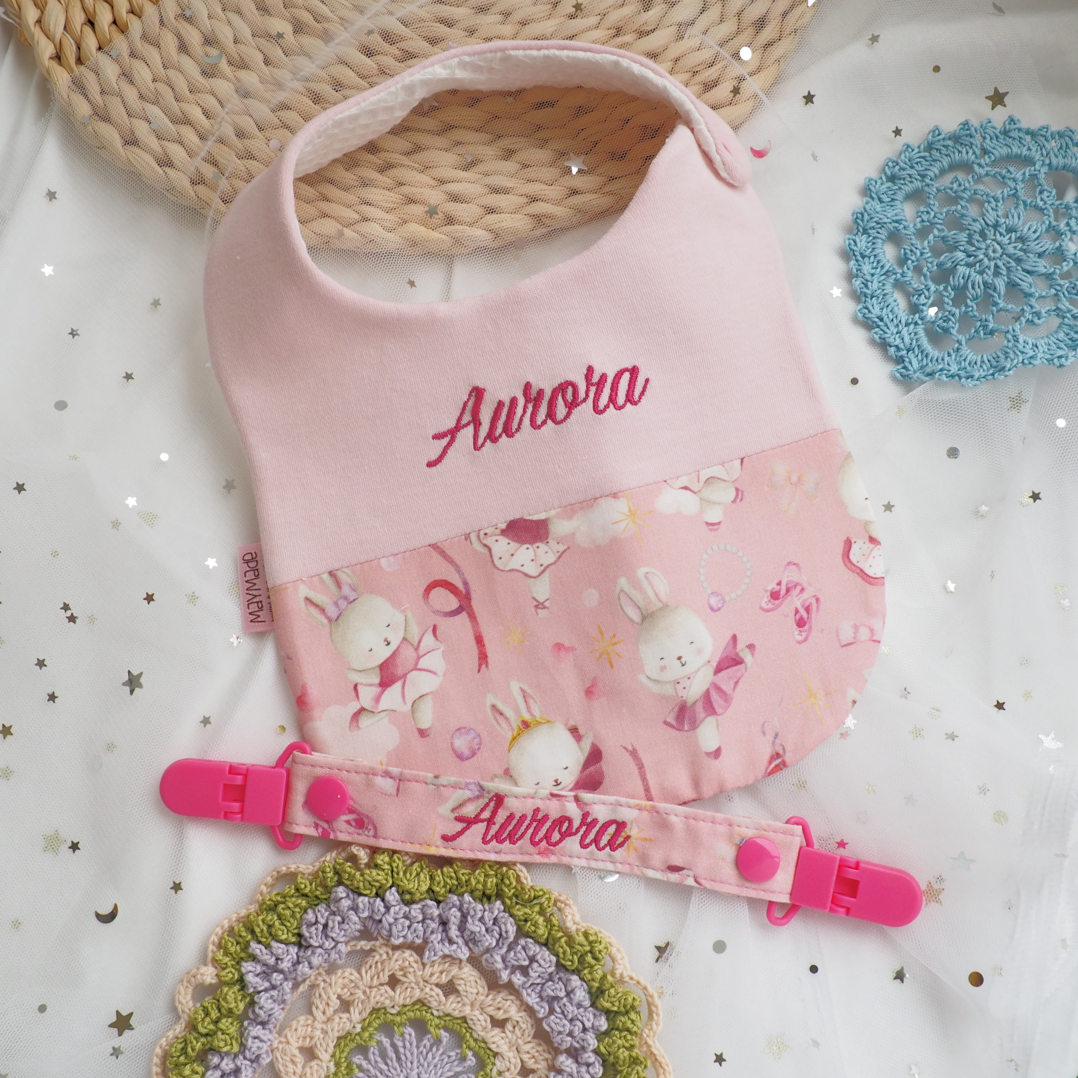 粉紅芭蕾舞兔兔 拼布款繡名口水肩