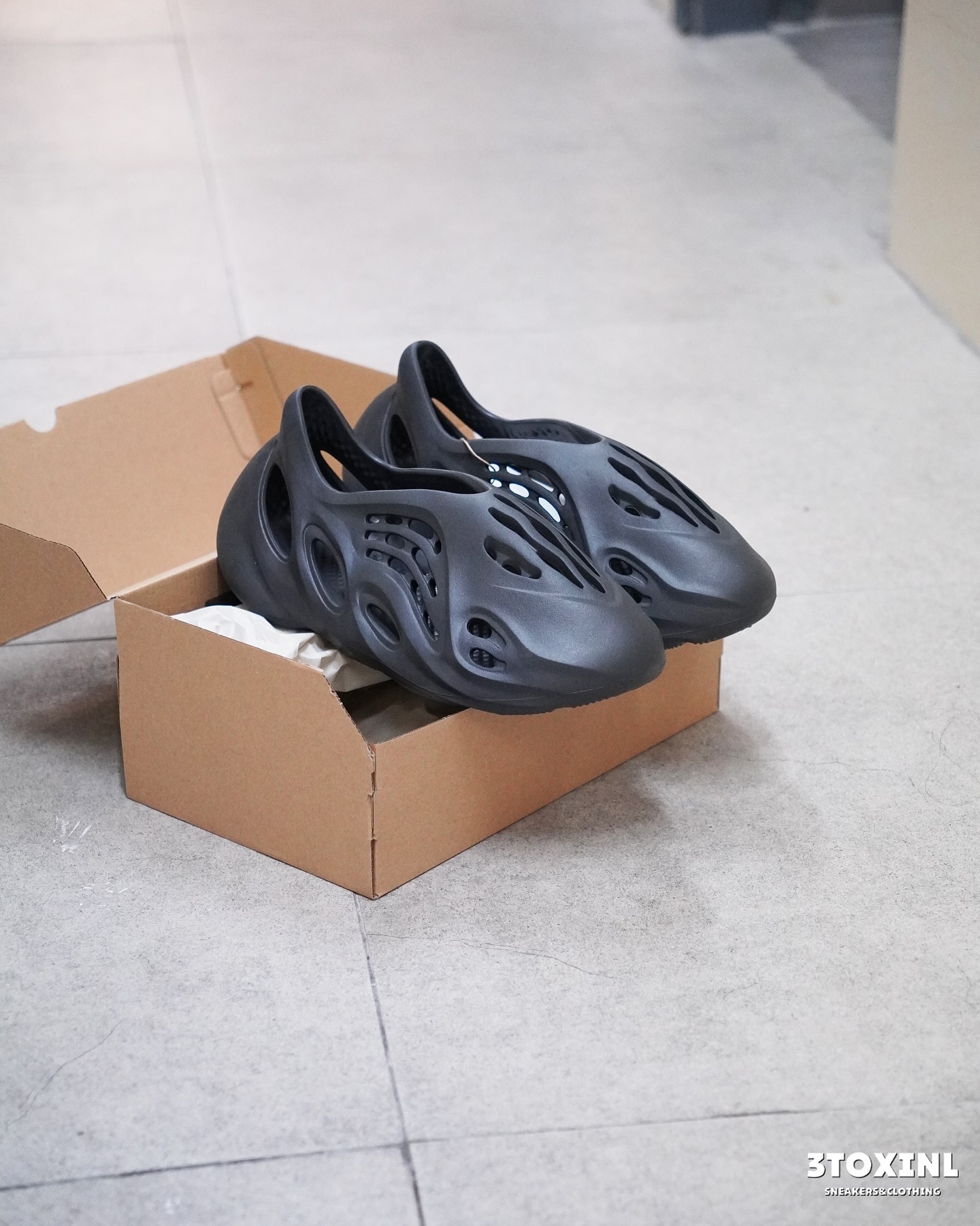 (預訂) Adidas Yeezy Foam RNR - Onyx