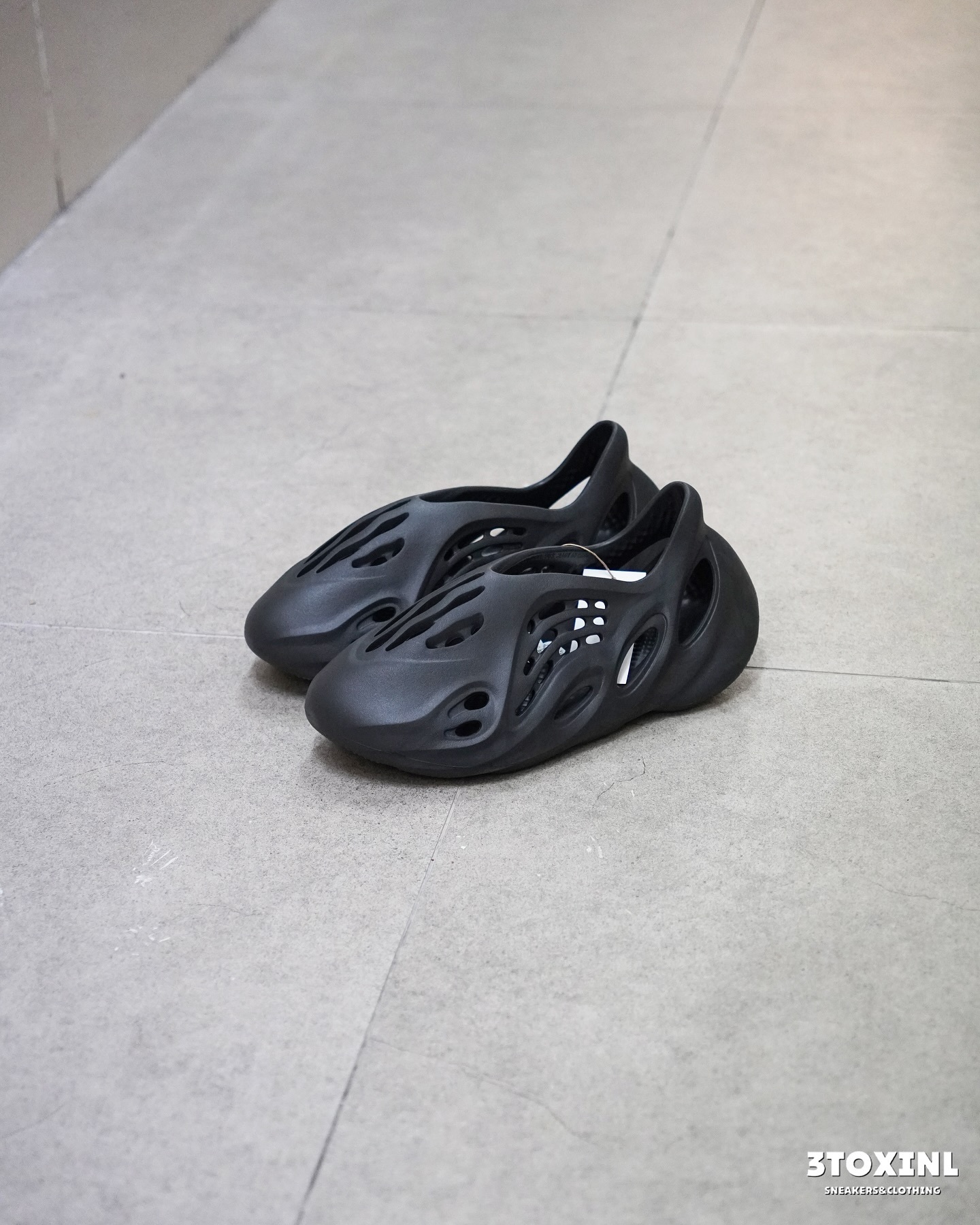 (預訂) Adidas Yeezy Foam RNR - Onyx