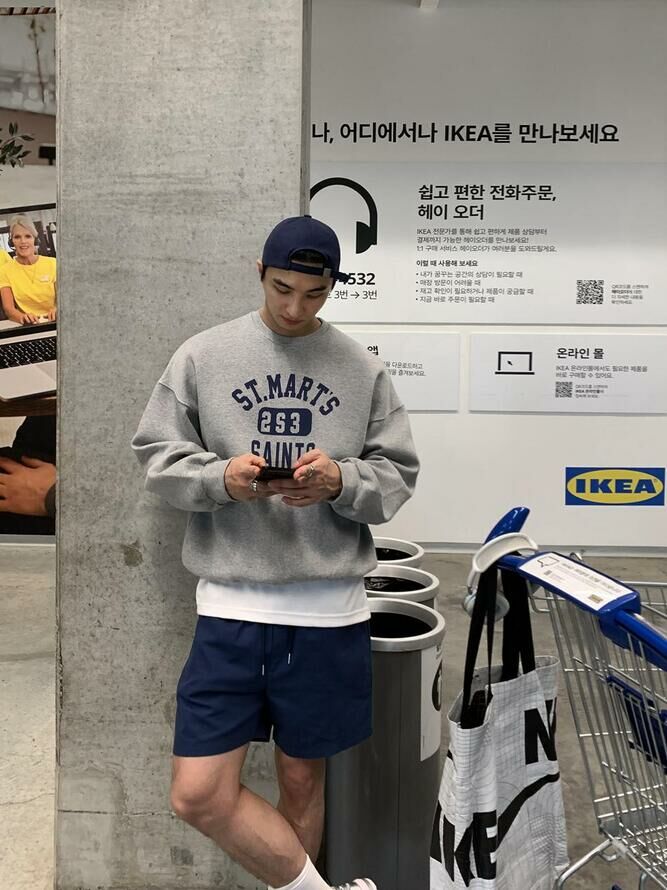 Saint大學T運動衫