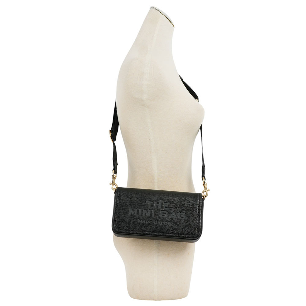 【MARC JACOBS】粒面皮革迷你斜背包WOC/手拿包(黑色) 2S4SMN080S02 001