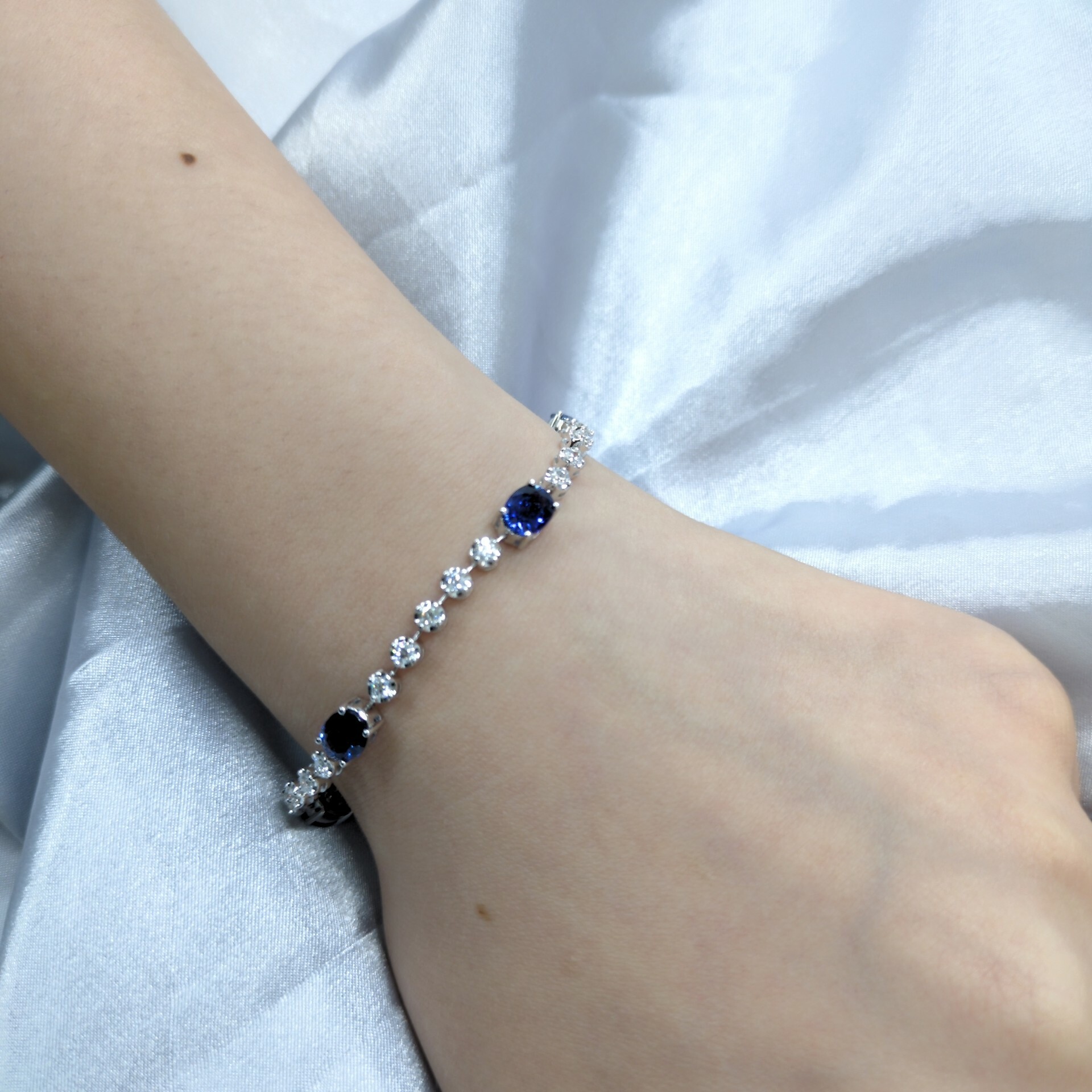 18K White Gold 4.52ct Sapphire and Diamond Bracelet