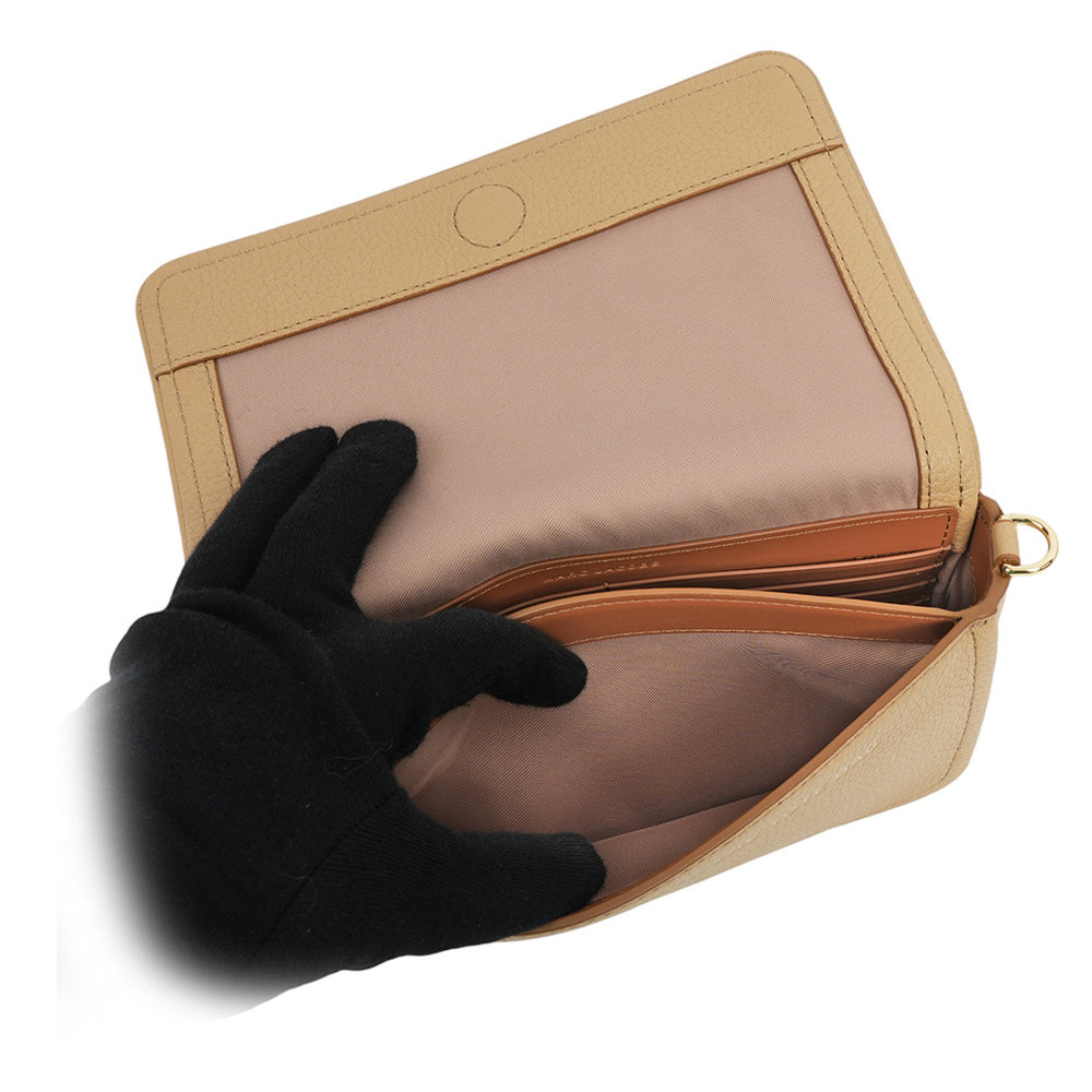 【MARC JACOBS】粒面皮革迷你斜背包WOC/手拿包(駝色) 2S4SMN080S02 230