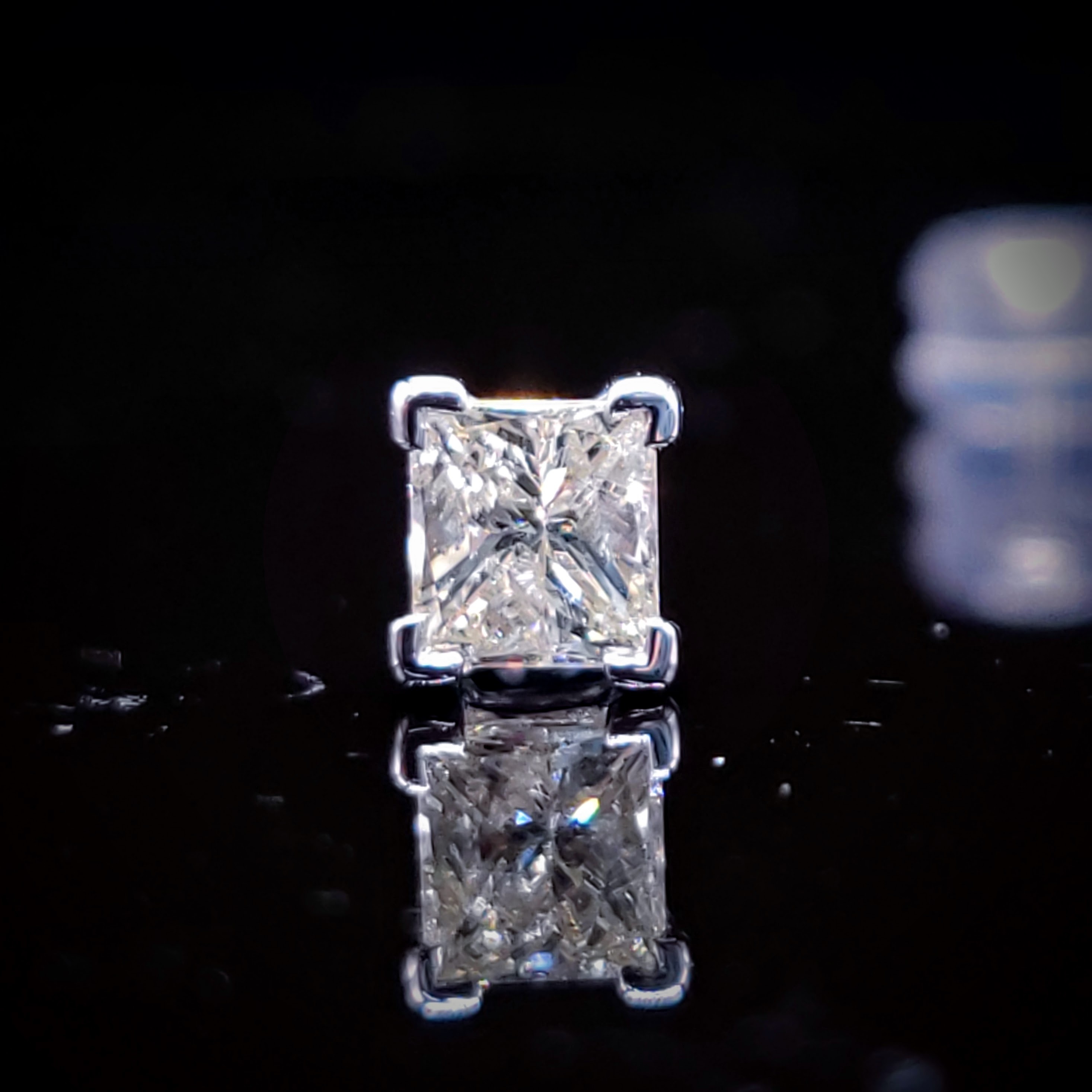 全新18K白金【主石33份方形鑽石】單耳環