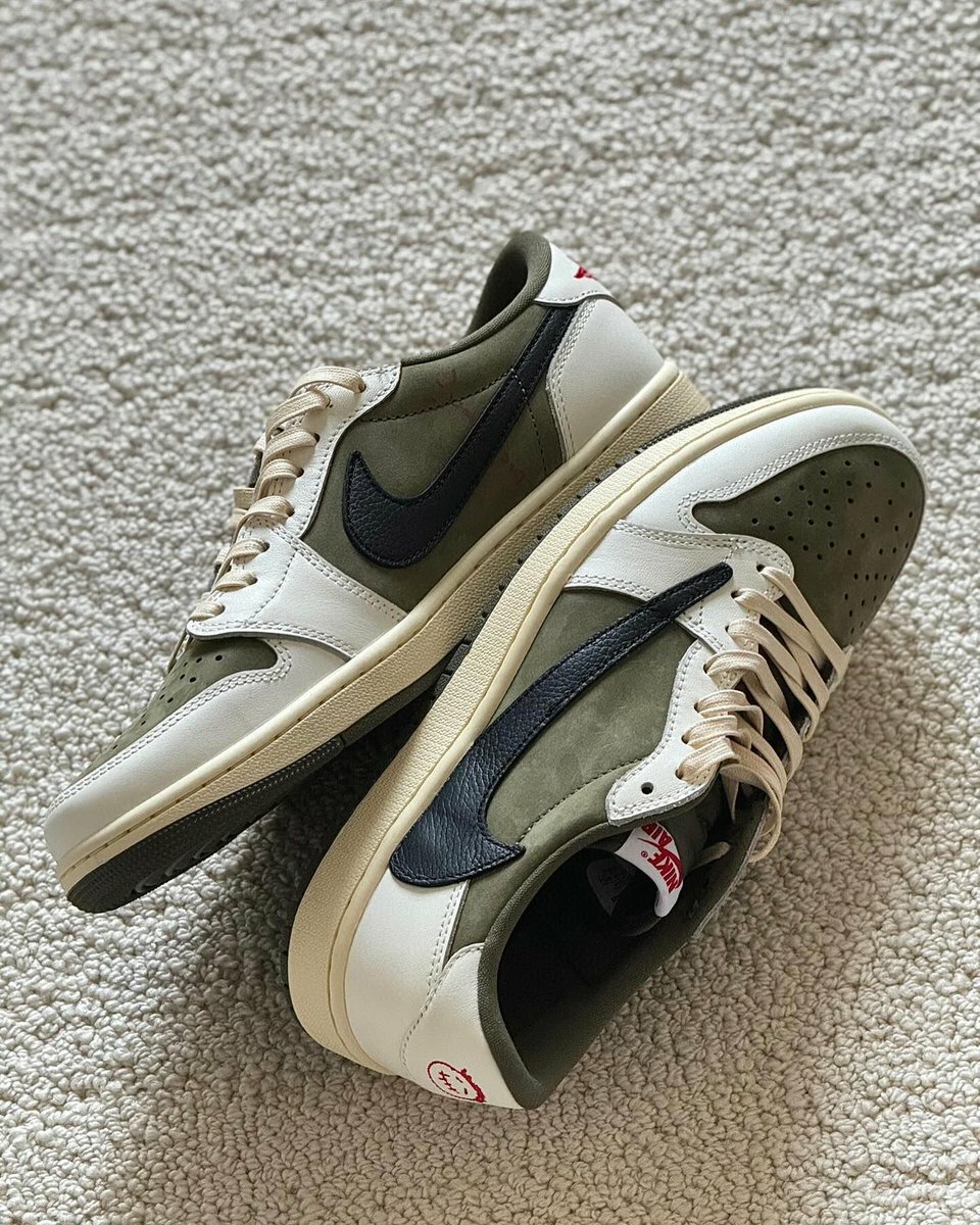 Travis Scott x Air Jordan 1 Low OG 