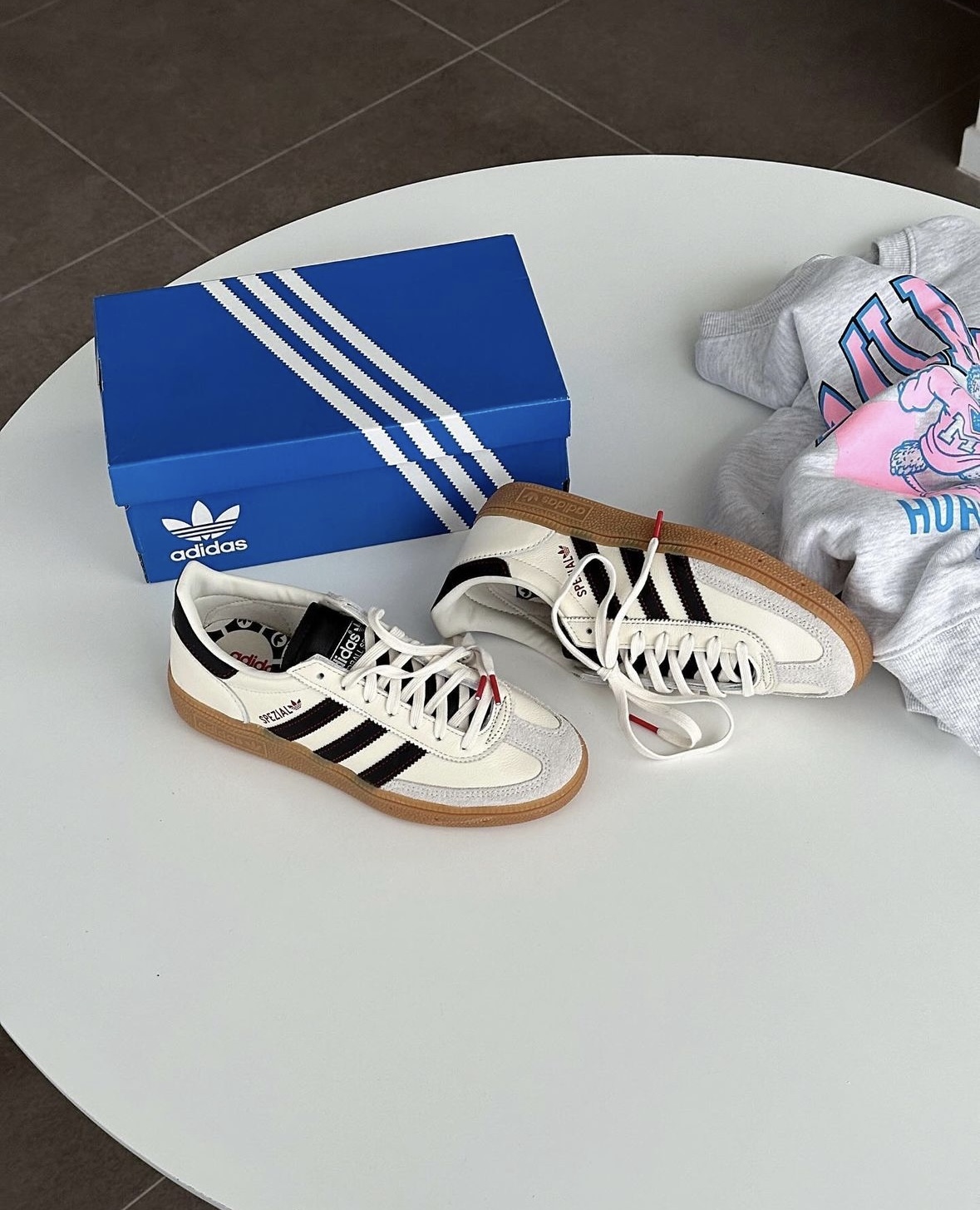 Adidas Originals Handball Spezial 奶油芝麻 米白色 黑色 焦糖底 復古 德訓鞋 T頭鞋 JH6398/預購