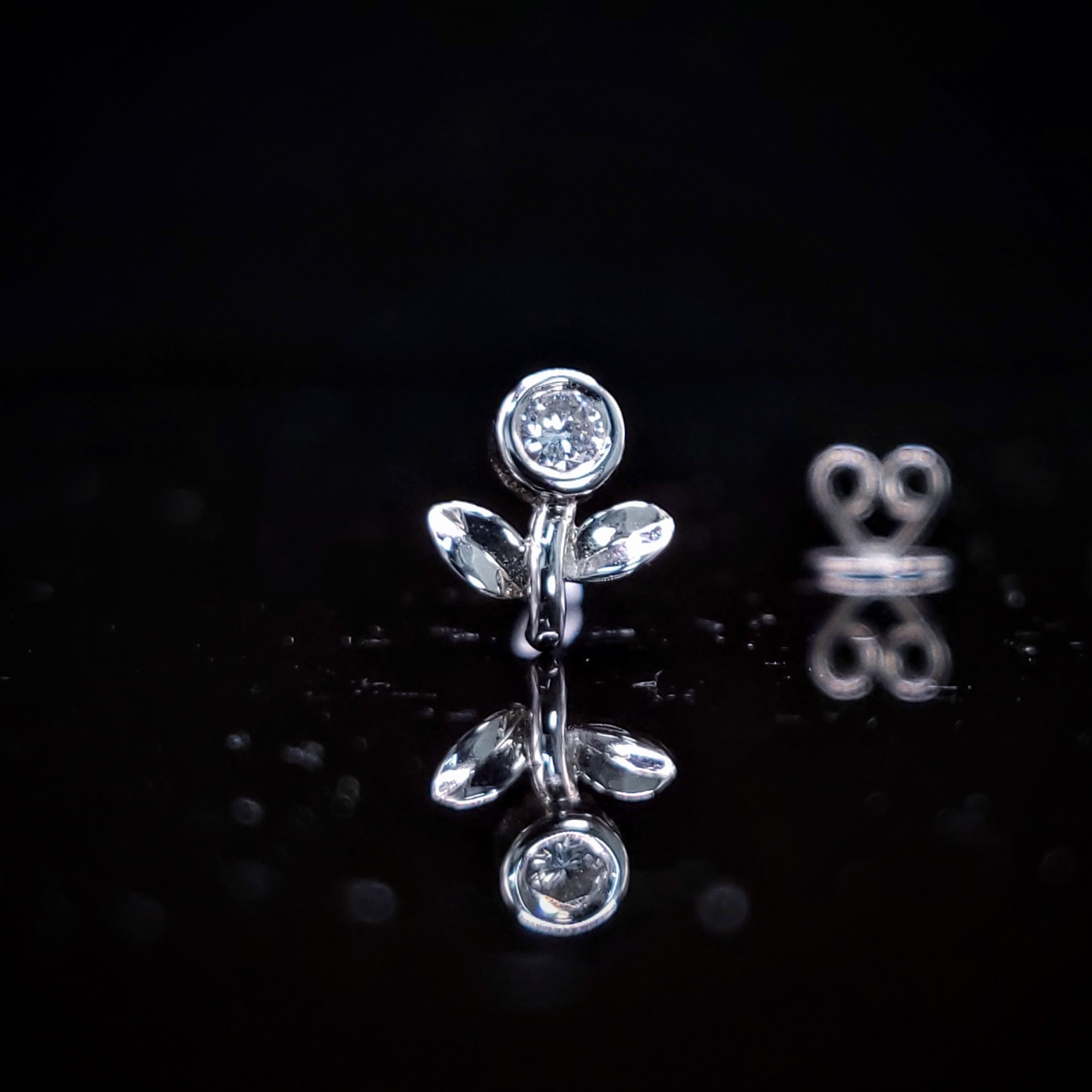 18K White Gold 0.06ct Diamond Single Earrings