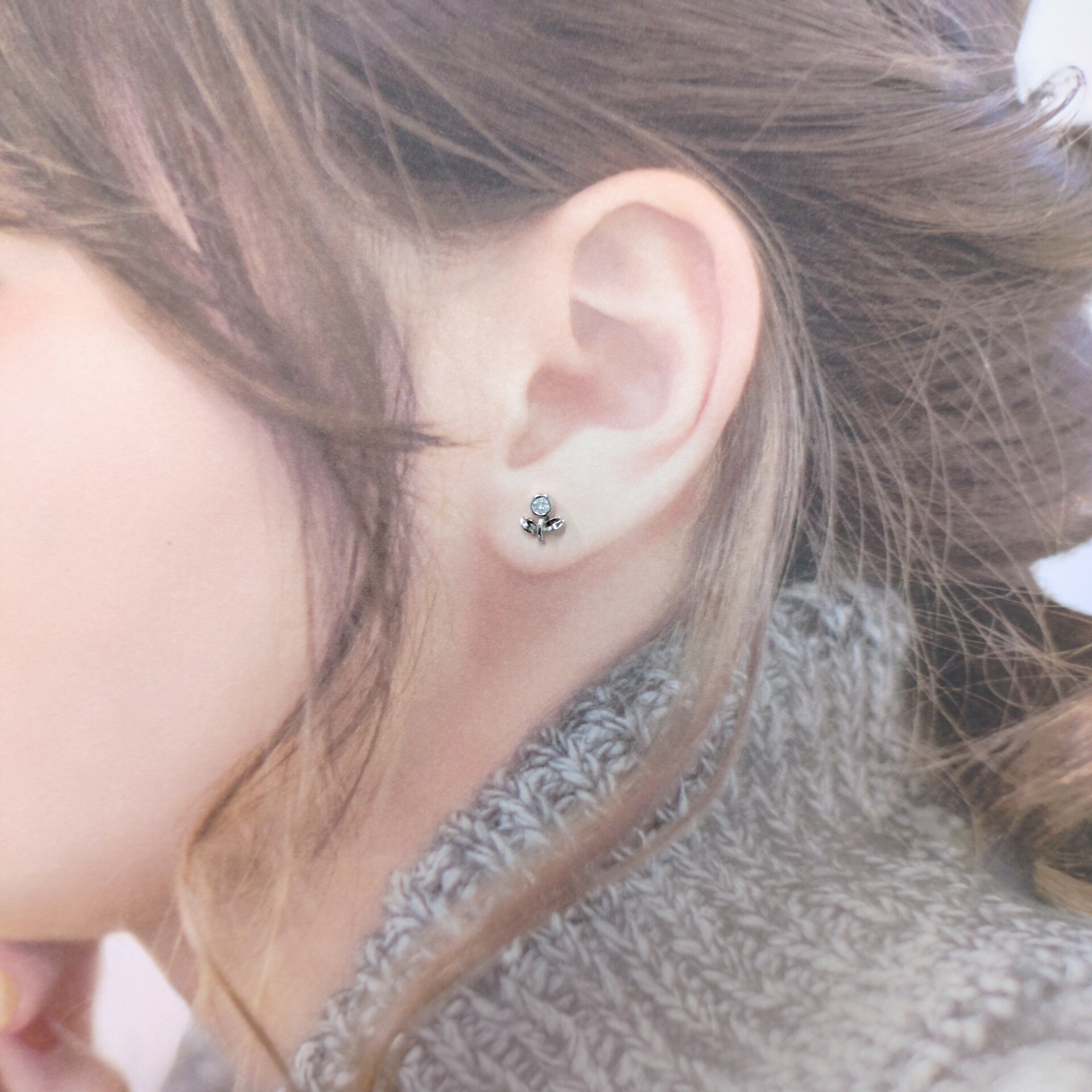 18K White Gold 0.06ct Diamond Single Earrings