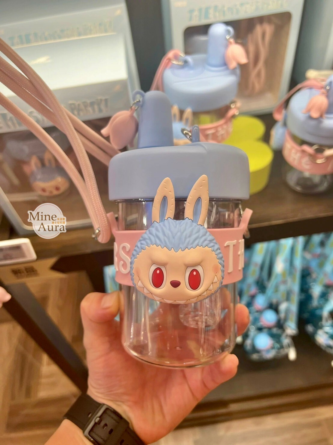 POP MART 泡泡瑪特 THE MONSTERS 派對系列 拉布布 LABUBU 背帶 水壺 -泡泡瑪特城市樂園