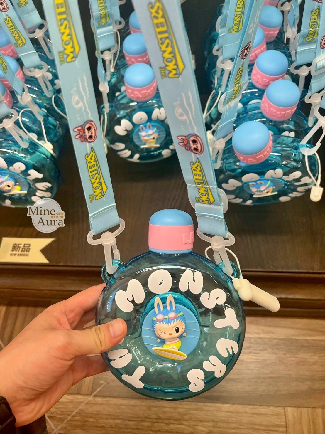 POP MART 泡泡瑪特 THE MONSTERS 派對系列 拉布布 LABUBU 泳圈造型 水杯 -泡泡瑪特城市樂園