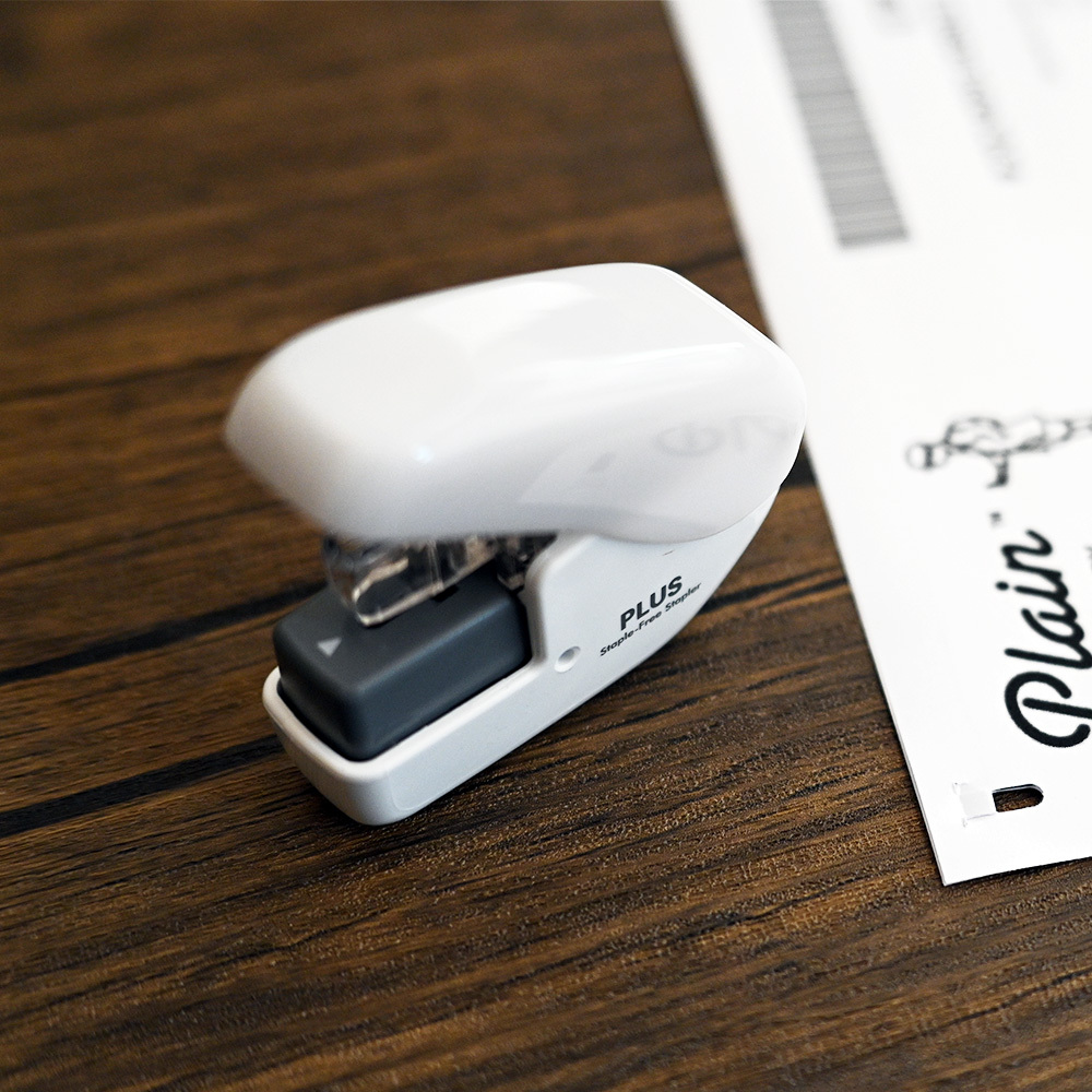 PLUS 打洞式無針釘書機