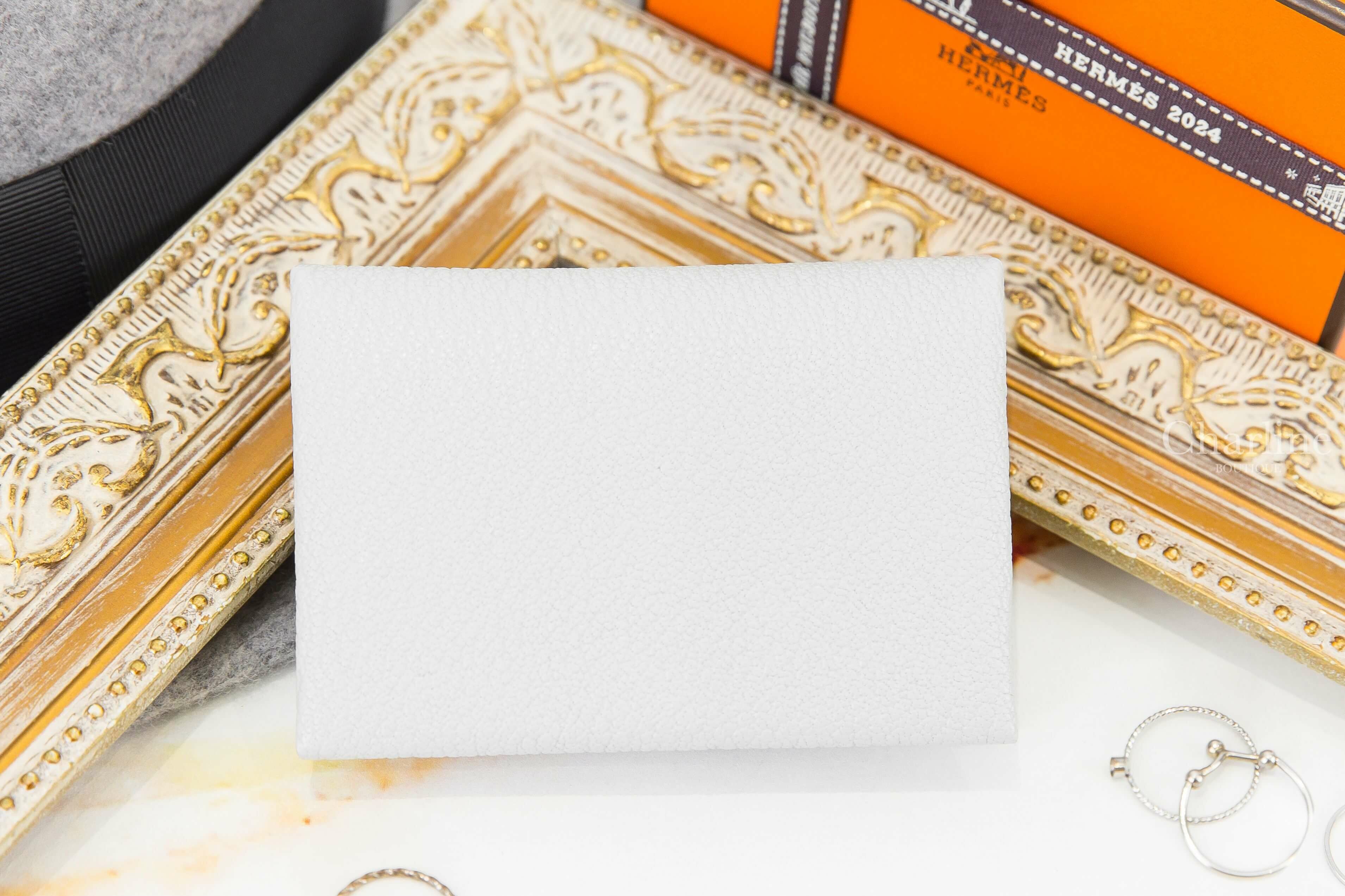 Hermès Calvi Duo Compact Card Holder 珍珠灰山羊皮信封釦式零錢袋卡片夾-Charline Boutique 精品代購