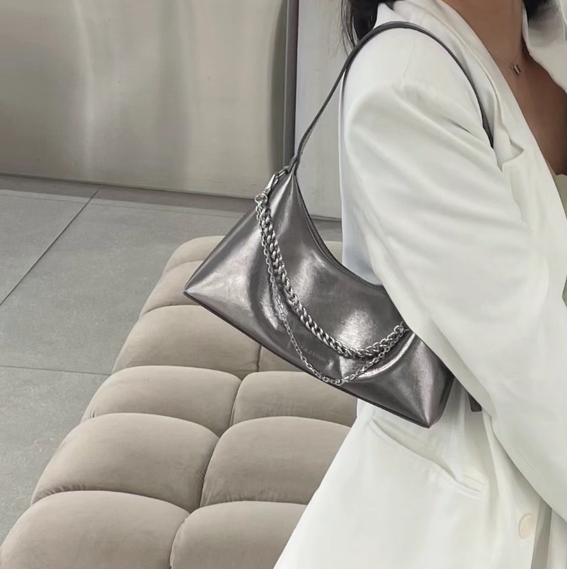 CHARLES & KEITH 小CK 24新款 鏈條腋下包