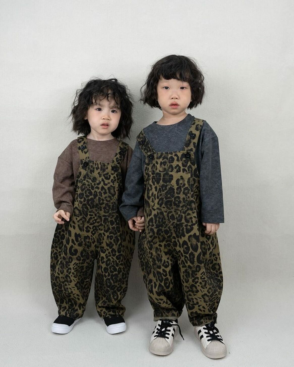 秋冬必備豹紋吊帶褲