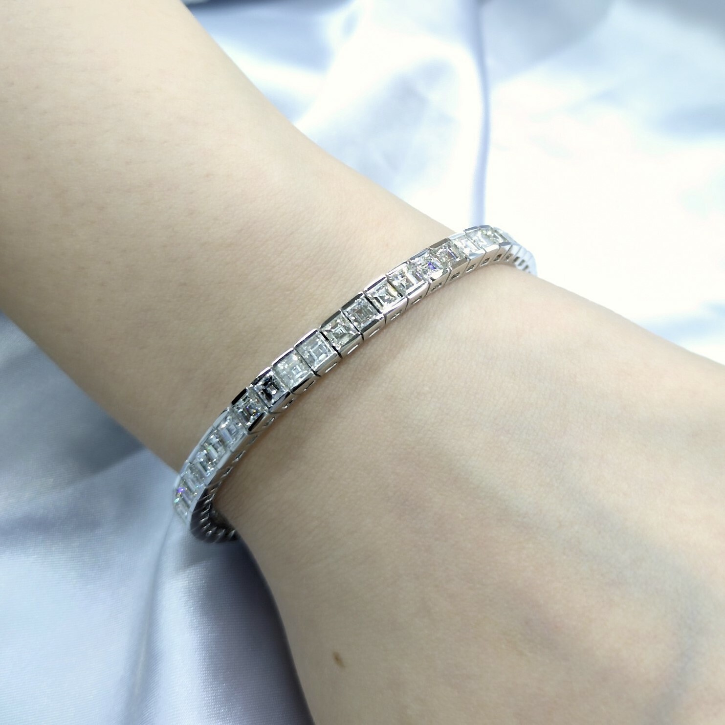 全新18K白金9卡38份方形鑽石手鍊